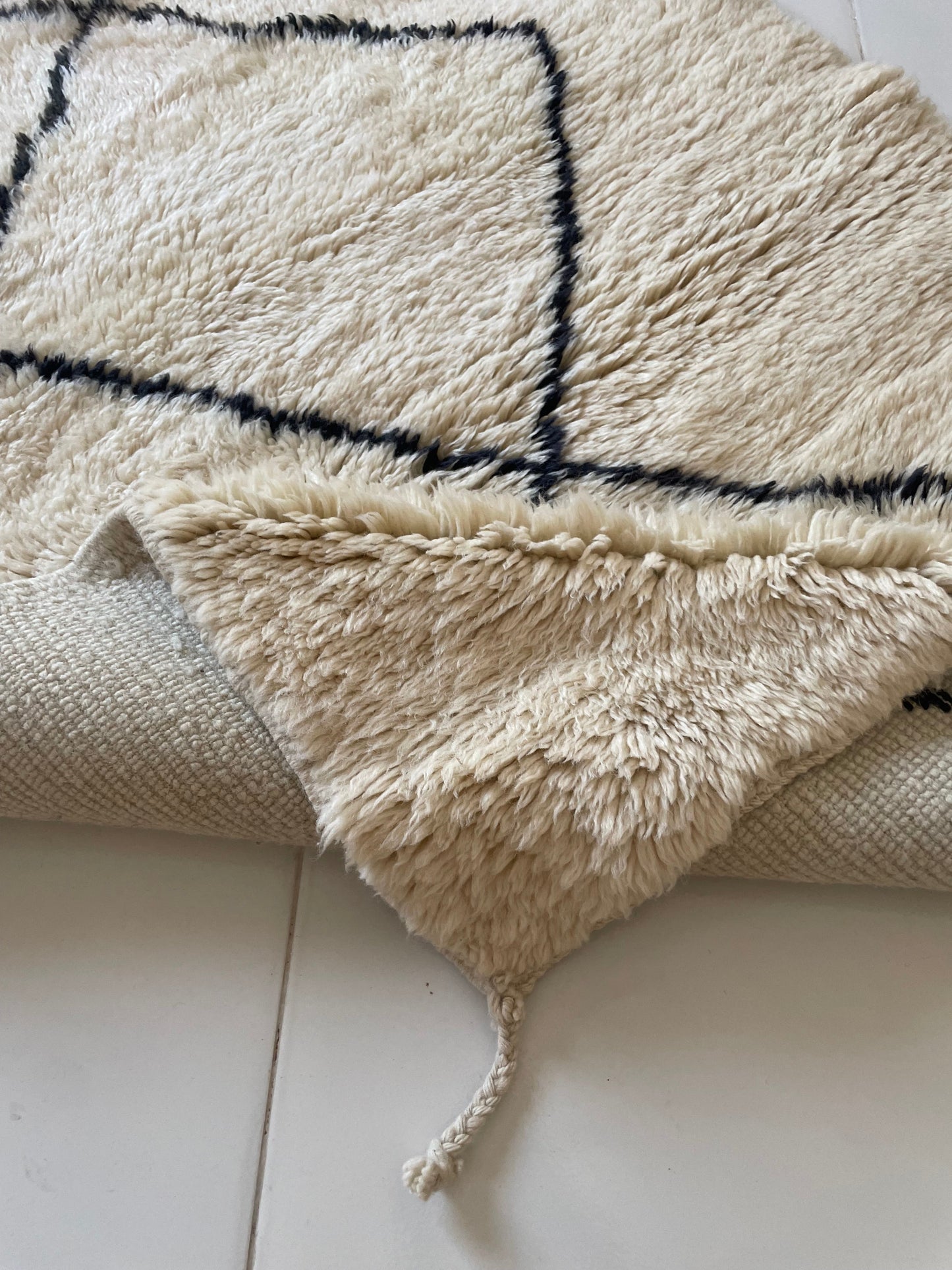 Authentic Moroccan Rugs Handmade Berber Moroccan Rugs Large Rugs for Living Rooms Modern Moroccan Rug Designs size is 150x100 cm