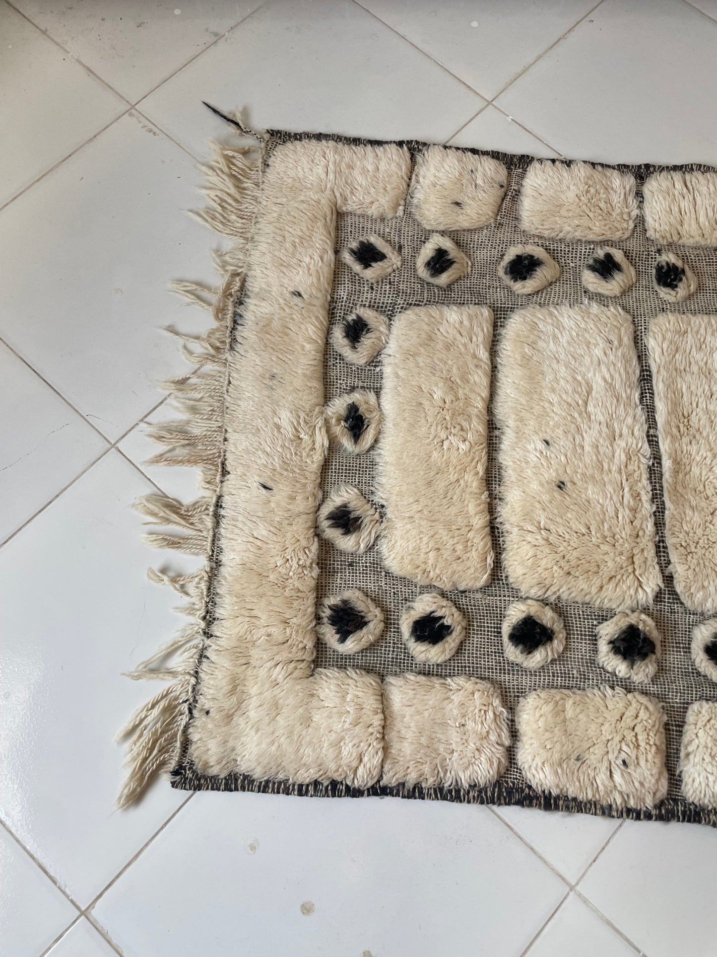 Authentic Moroccan Rugs Handmade Berber Moroccan Rugs Large Rugs for Living Rooms Modern Moroccan Rug Designs size is 150x100 cm
