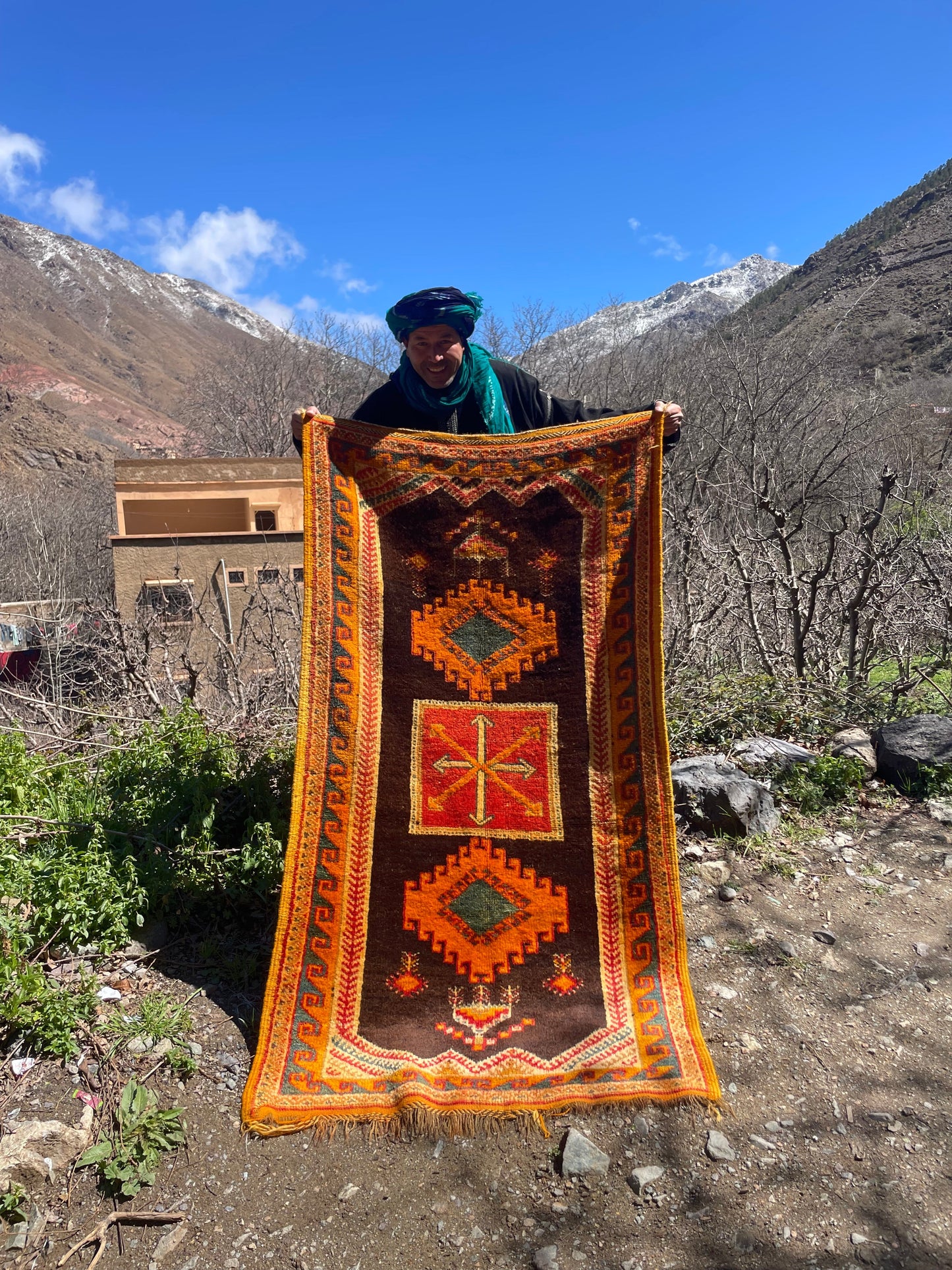 Morocco rugs, vintage handmade wool, this rug online, for sell, Available to ship, 100% wool, Size is 190x100 cm