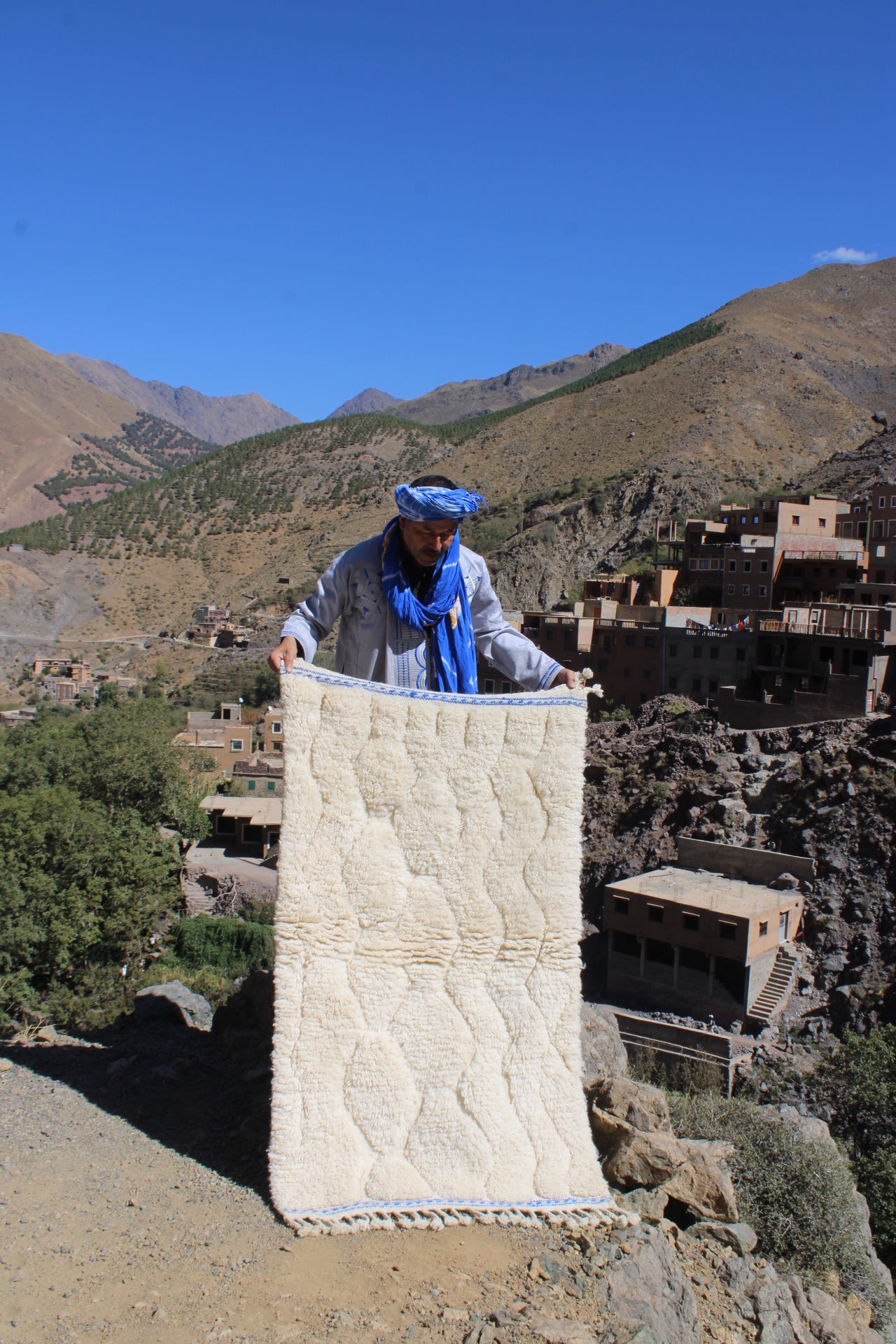 Moroccan Azilal rug handcrafted from pure wool, 150x100 cm (5x3.3 ft), unique abstract design for living room or bedroom