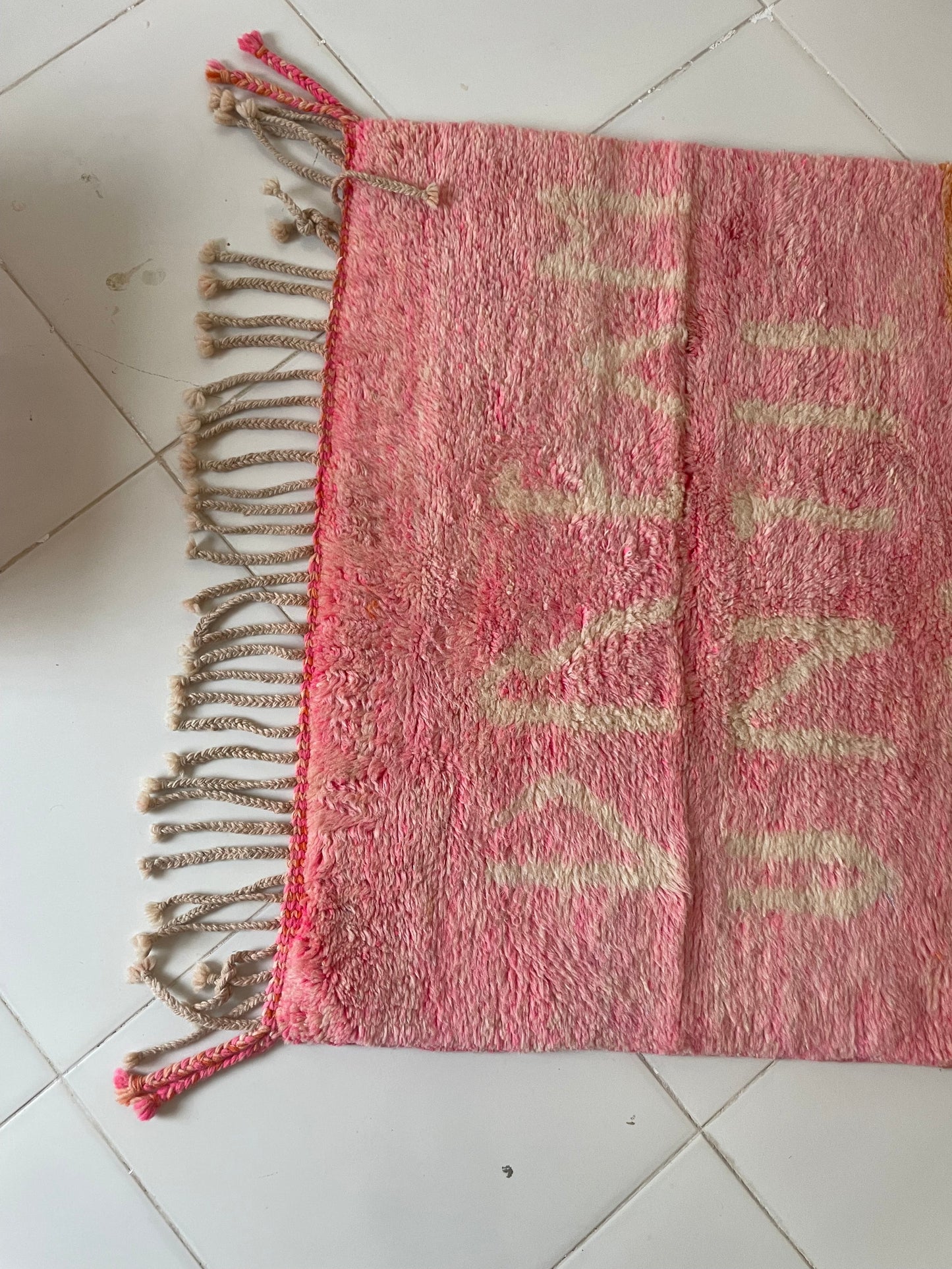 Authentic Moroccan Rugs Handmade Berber Moroccan Rugs Large Rugs for Living Rooms Modern Moroccan Rug Designs size is 150x100 cm