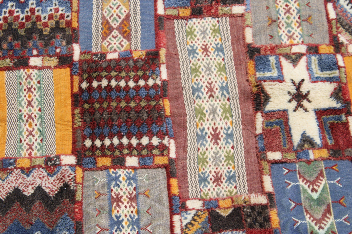 Authentic Glaoui Moroccan Rug – Handwoven Wool Tribal Carpet | Berber Kilim, Tufted & Embroidered