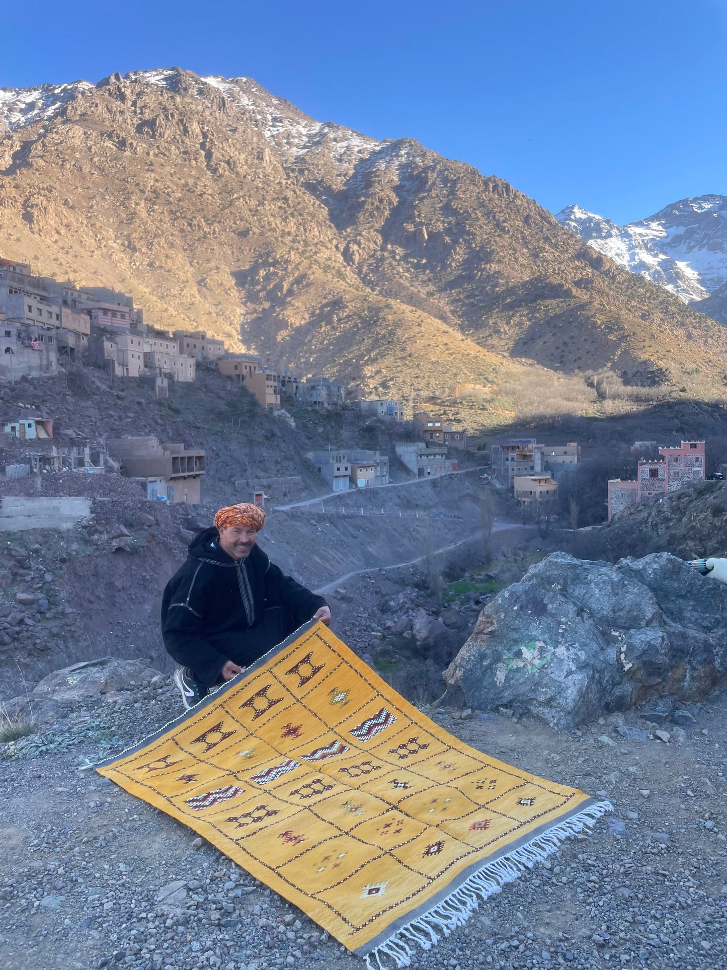 Authentic Moroccan Berber Kilim Rug Picasso Taznakht T63. Handmade tribal rug, expertly woven with traditional craftsmanship 150x100 cm