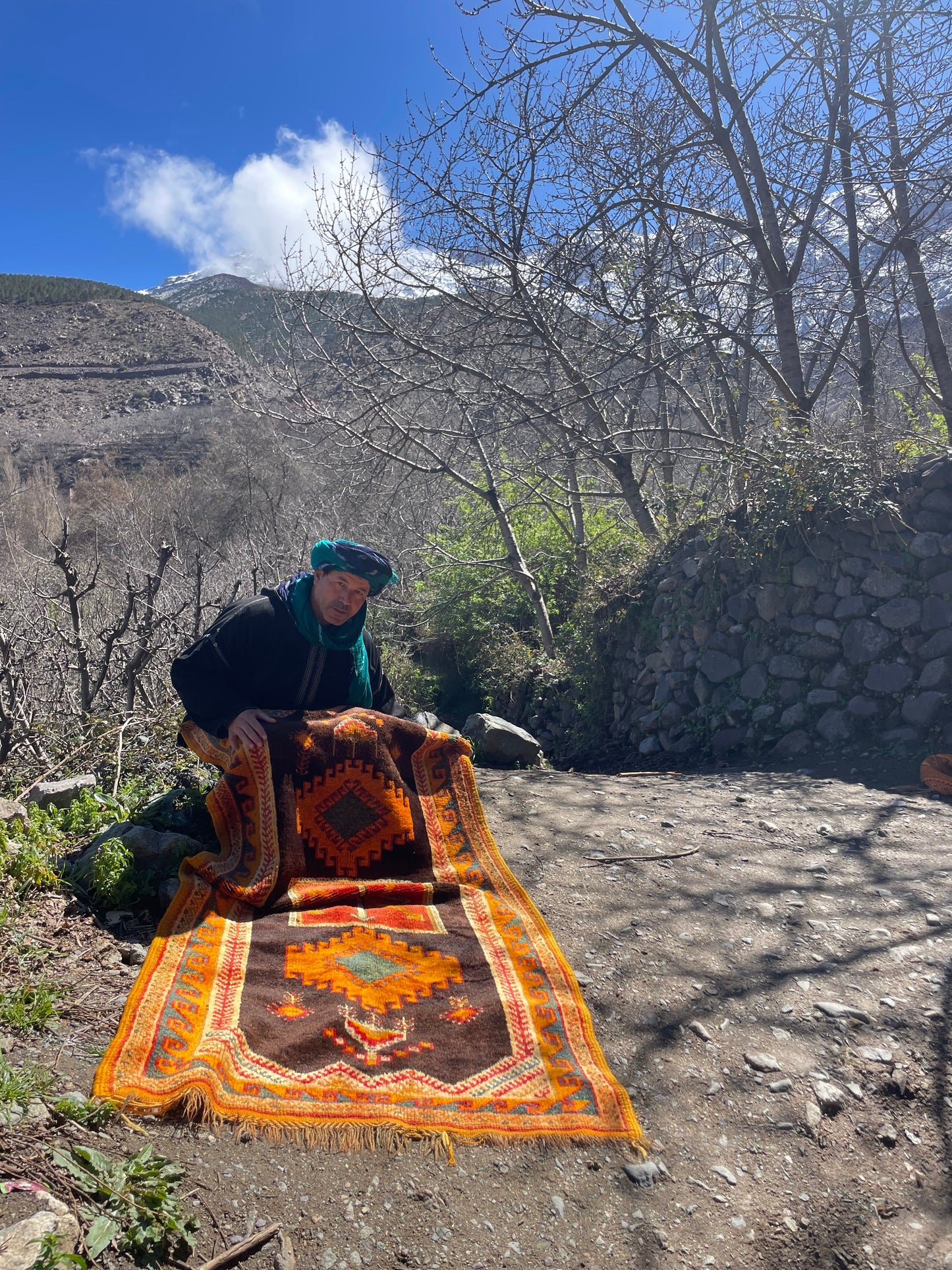 Morocco rugs, vintage handmade wool, this rug online, for sell, Available to ship, 100% wool, Size is 190x100 cm