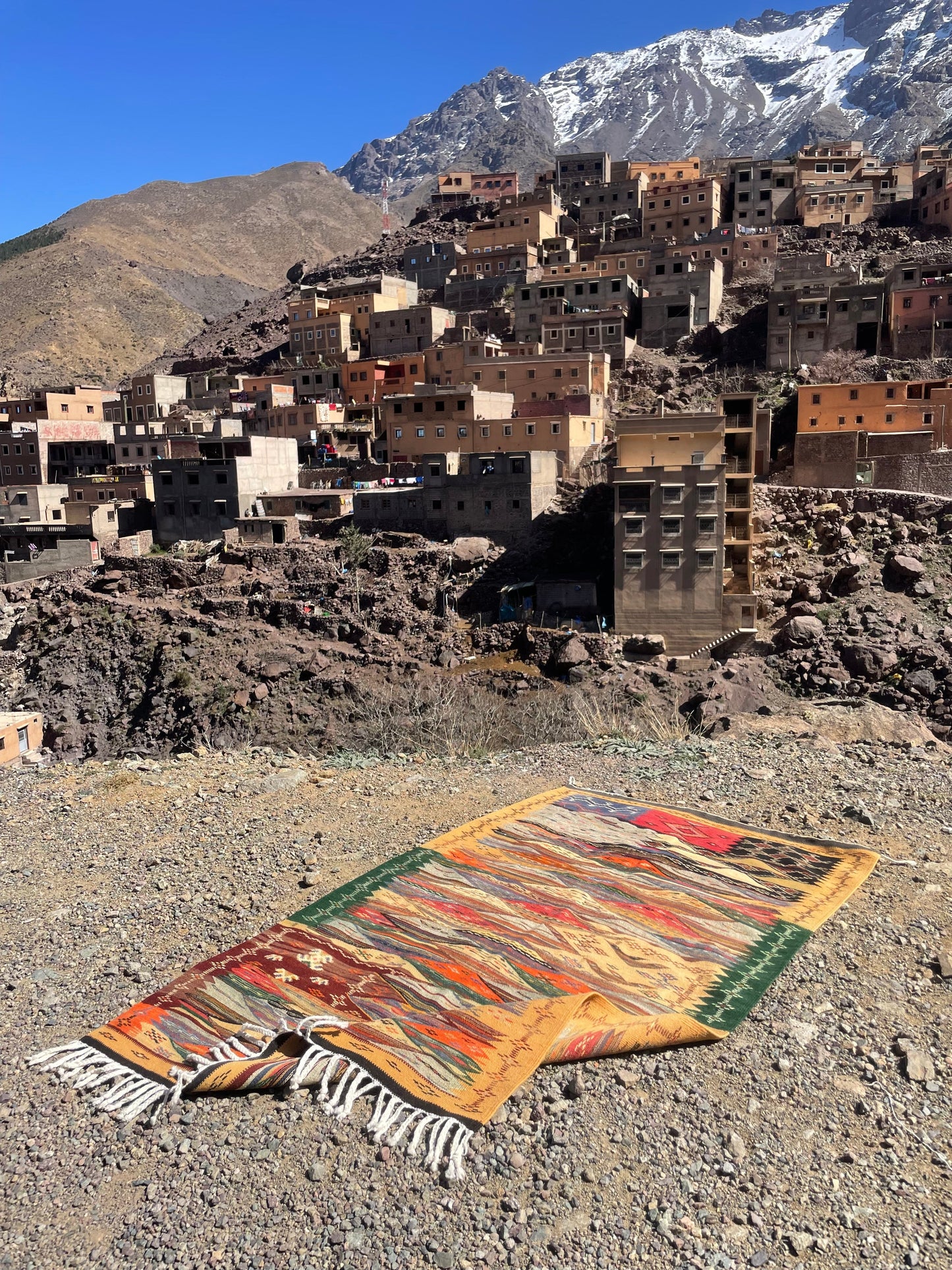 Authentic Moroccan Berber Kilim Rug Picasso Taznakht T63. Handmade tribal rug, expertly woven with traditional craftsmanship 150x100 cm