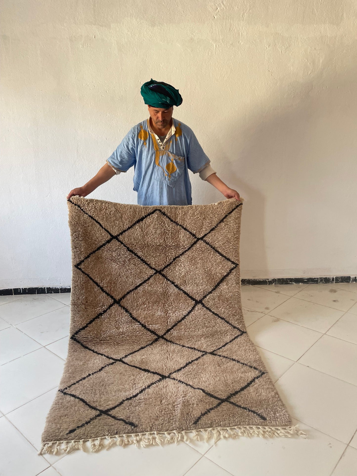 Authentic Moroccan Rugs Handmade Berber Moroccan Rugs Large Rugs for Living Rooms Modern Moroccan Rug Designs size is 150x100 cm