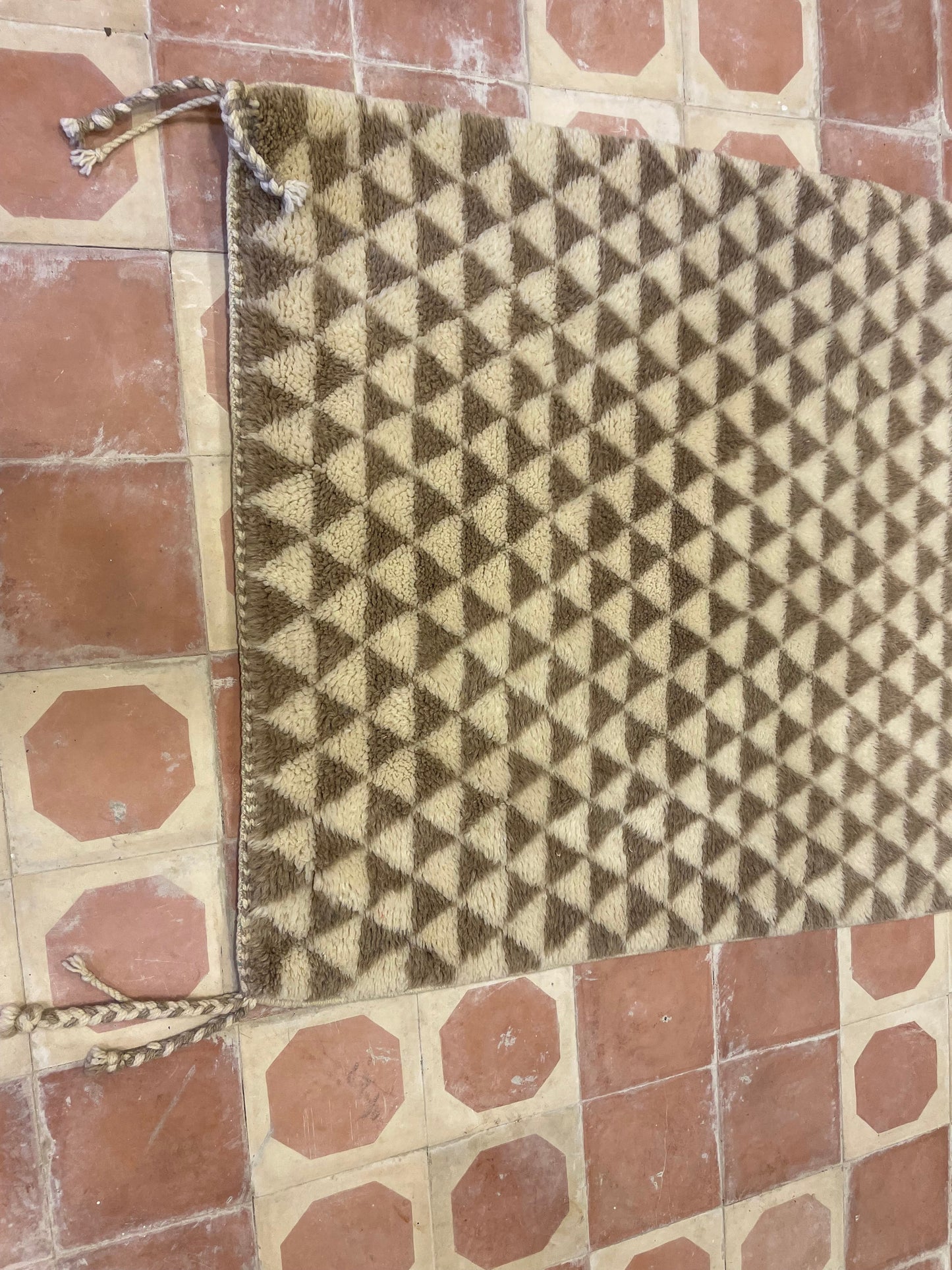 This carpet is handmade woven wool rugs morocco Berber carpet in stock size of it is 150x100 cm