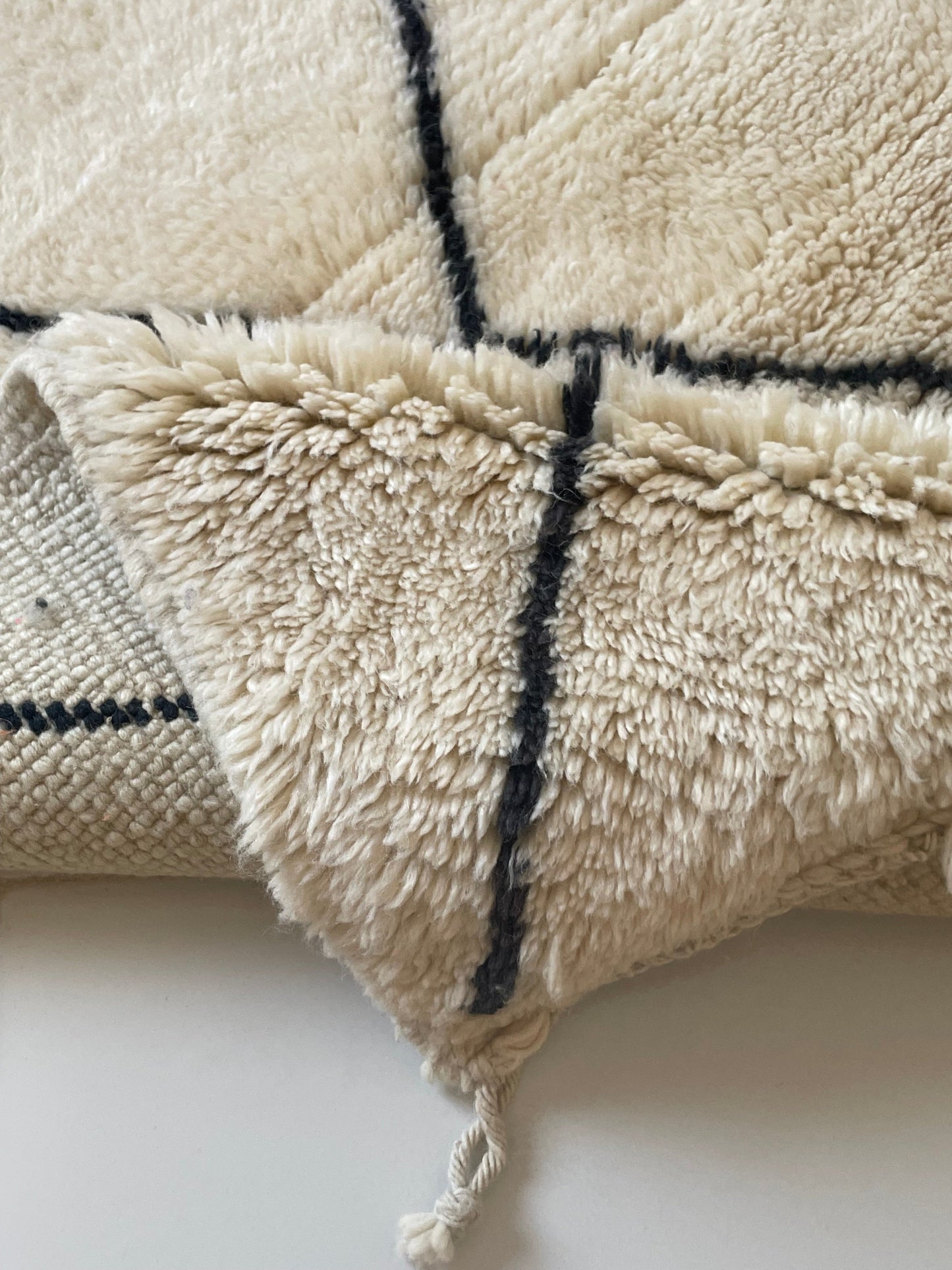 Authentic Moroccan Rugs Handmade Berber Moroccan Rugs Large Rugs for Living Rooms Modern Moroccan Rug Designs size is 150x100 cm