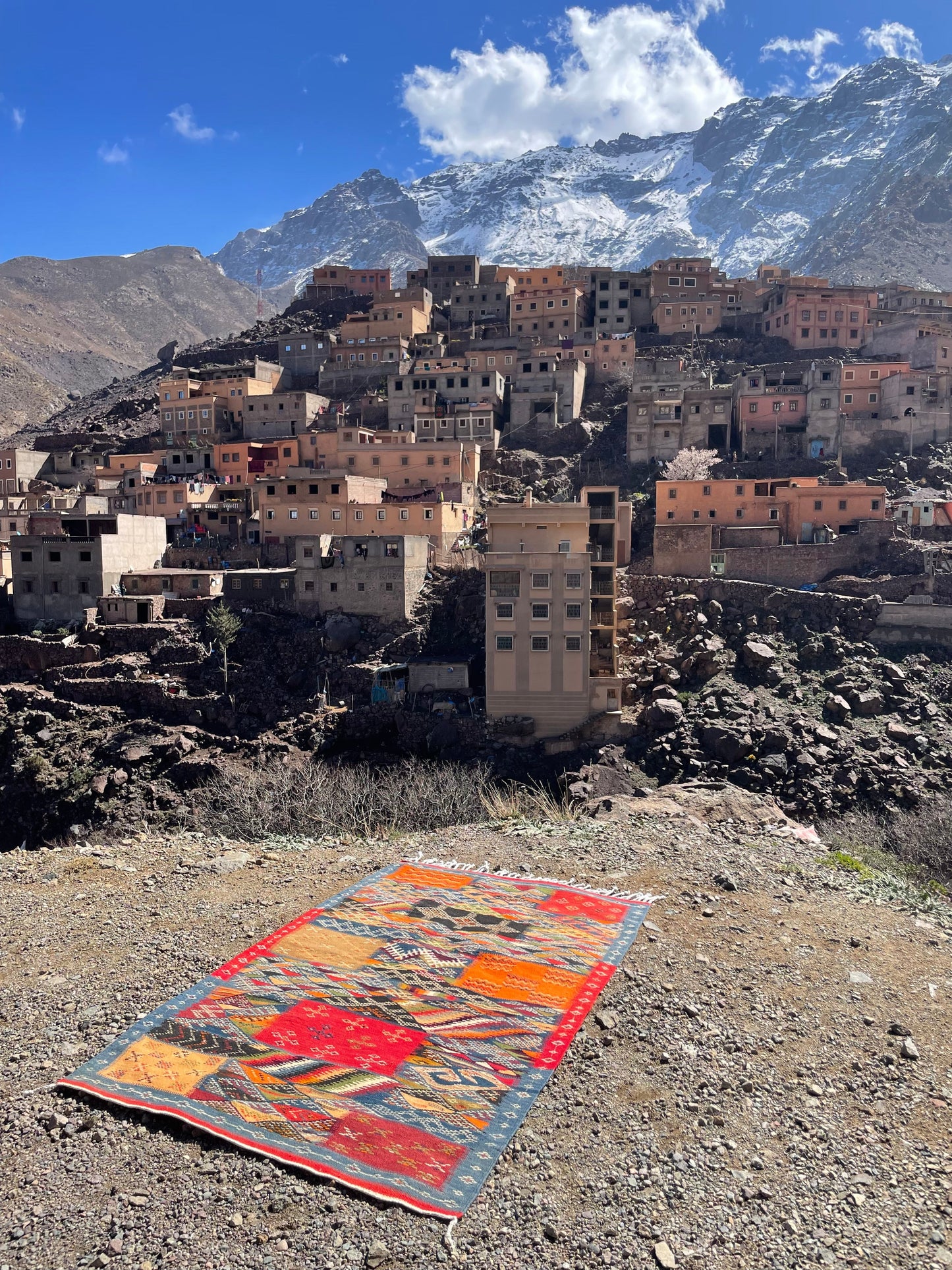 Authentic Moroccan Berber Kilim Rug Picasso Taznakht T63. Handmade tribal rug, expertly woven with traditional craftsmanship 150x100 cm