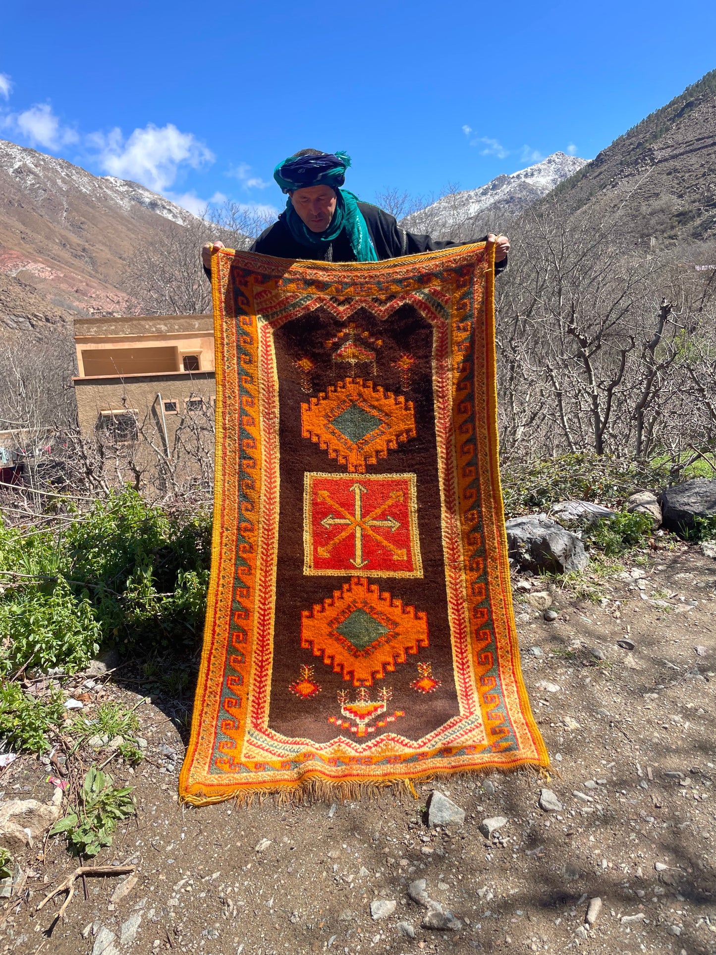 Morocco rugs, vintage handmade wool, this rug online, for sell, Available to ship, 100% wool, Size is 190x100 cm