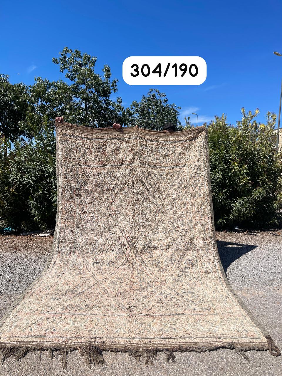 Transform your space with the exquisite charm of our Fabulous Boujad Rug, a true work of art crafted by skilled artisans in the heart of Morocco. This authentic Moroccan rug showcases the rich heritage and vibrant culture of the Boujad region