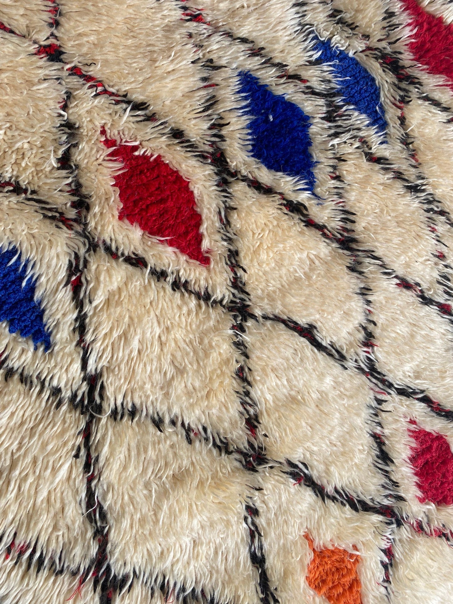 Beni ourain carpet vintage Berber carpet Moroccan rugs the size is 255x200 centimeter