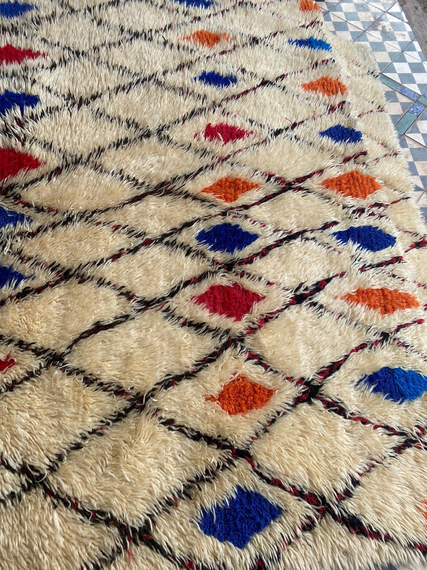 Beni ourain carpet vintage Berber carpet Moroccan rugs the size is 255x200 centimeter