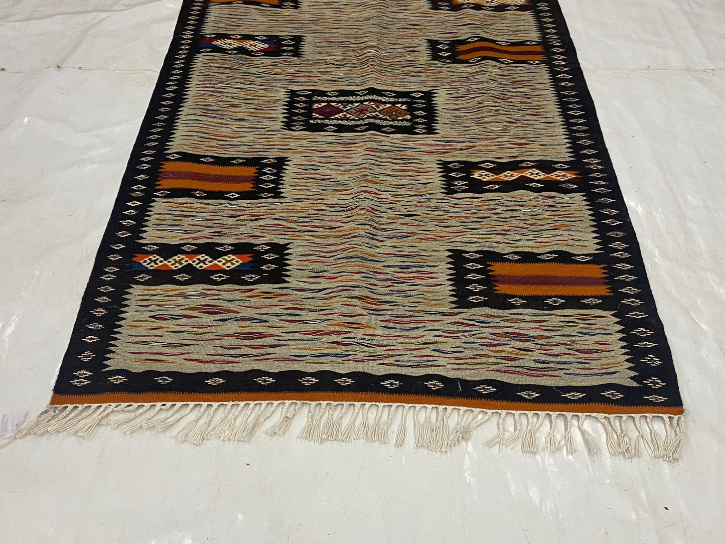 Moroccan carpet Berber rug handmade carpet’s woman’s woven rugs %wool handcrafted. Size 170z120 cm