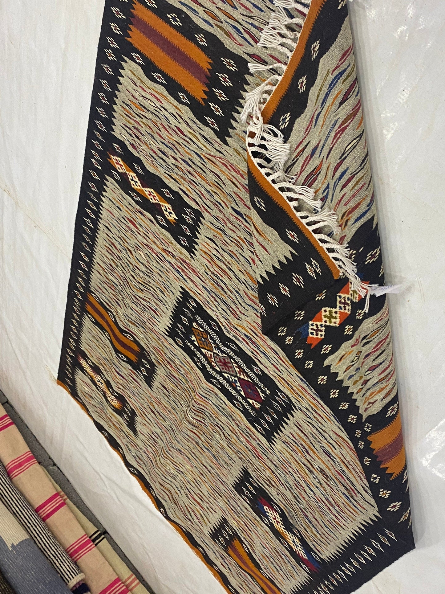 Moroccan carpet Berber rug handmade carpet’s woman’s woven rugs %wool handcrafted. Size 170z120 cm
