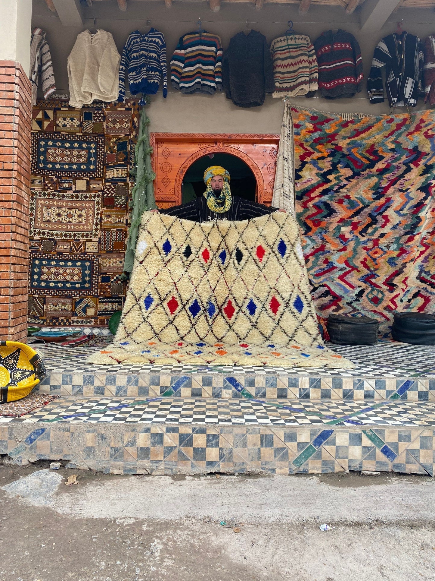 Beni ourain carpet vintage Berber carpet Moroccan rugs the size is 255x200 centimeter