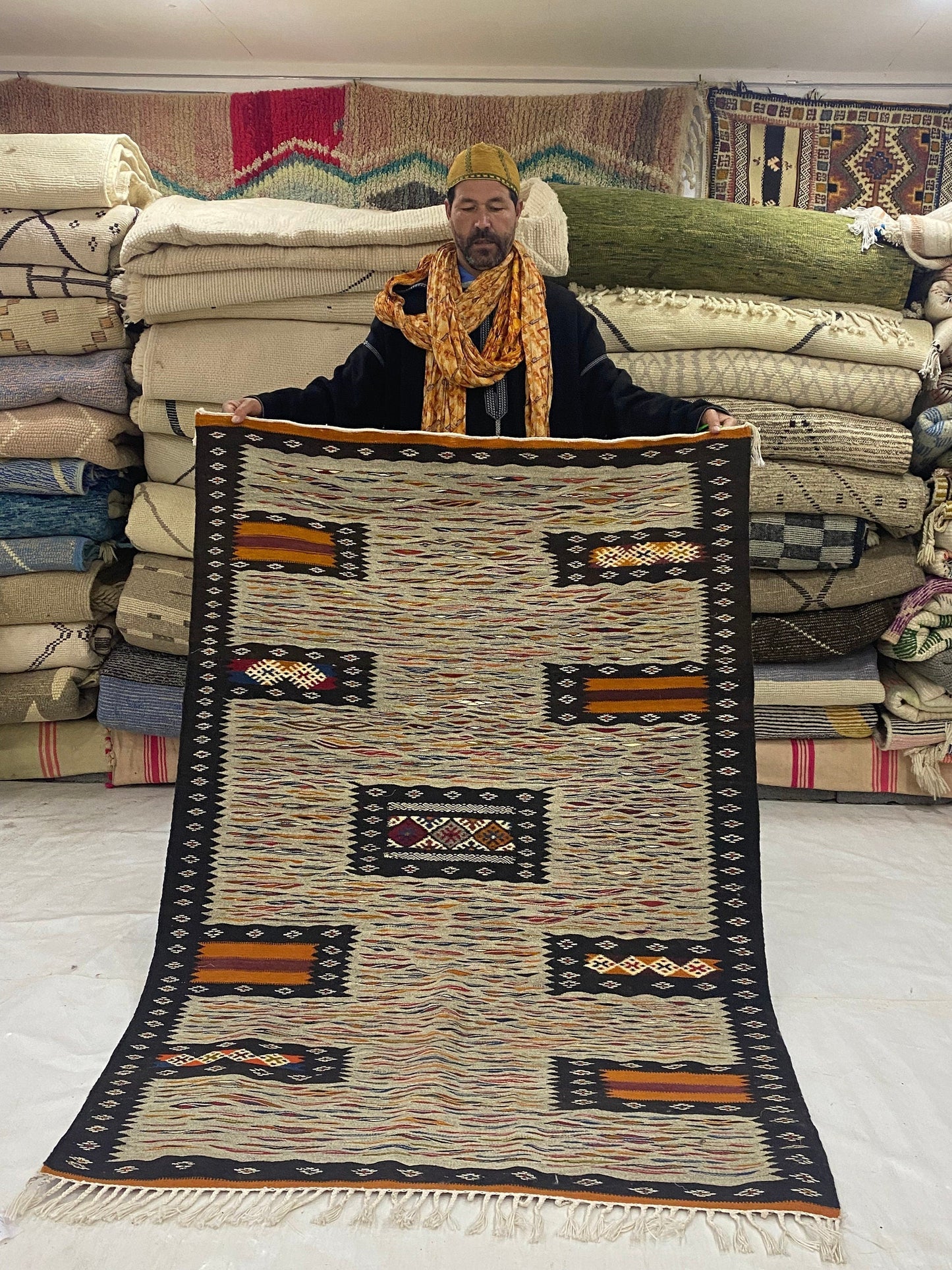 Moroccan carpet Berber rug handmade carpet’s woman’s woven rugs %wool handcrafted. Size 170z120 cm