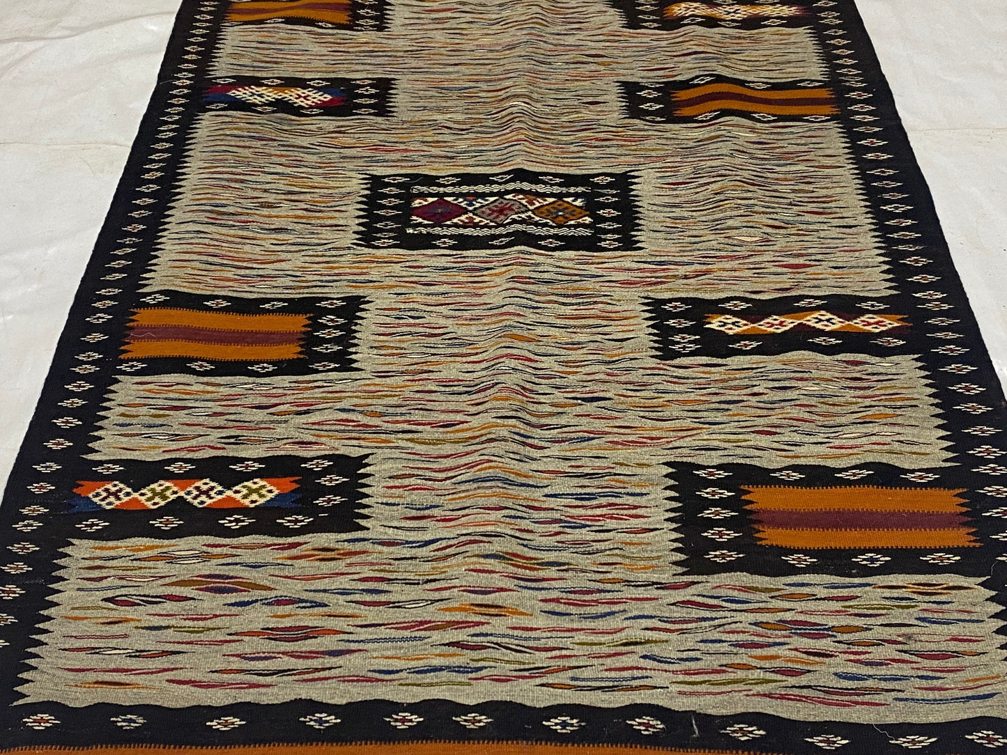 Moroccan carpet Berber rug handmade carpet’s woman’s woven rugs %wool handcrafted. Size 170z120 cm