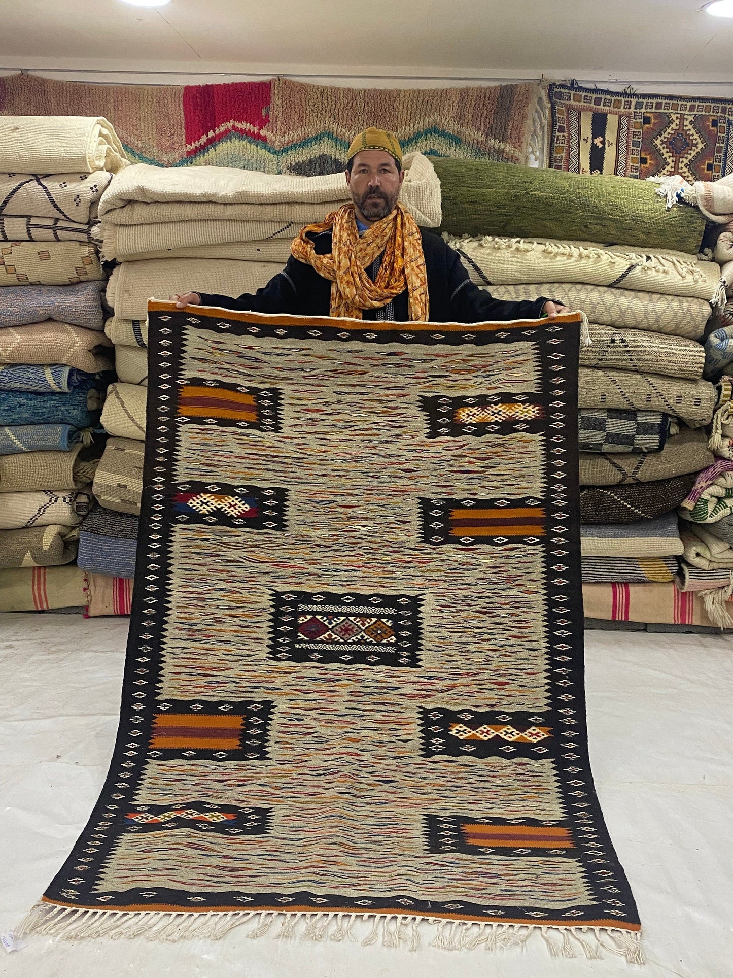 Moroccan carpet Berber rug handmade carpet’s woman’s woven rugs %wool handcrafted. Size 170z120 cm