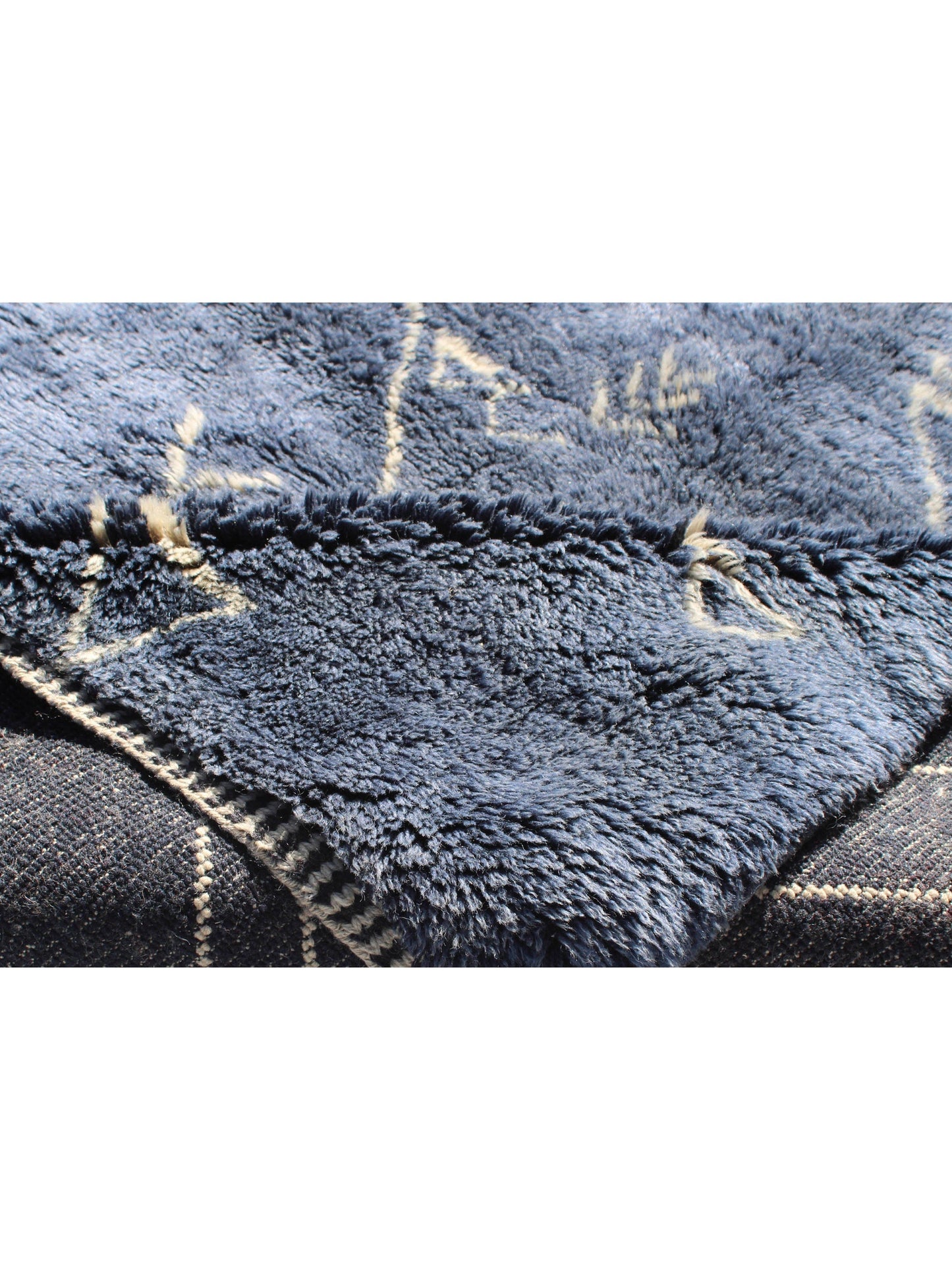 Rug Reverie: Discover the Magic of Moroccan Beni Ourain Elegance"