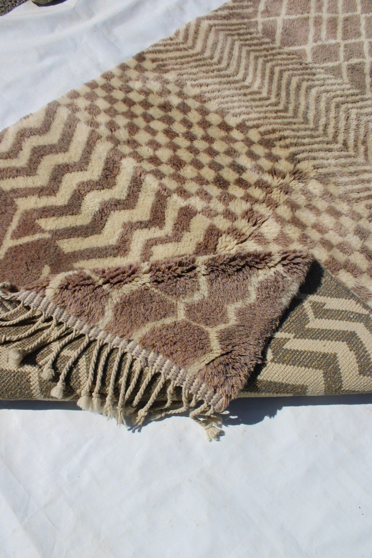 Beni Ourain Wool Rugs - Handcrafted Moroccan Treasures" size is 250x157 cm