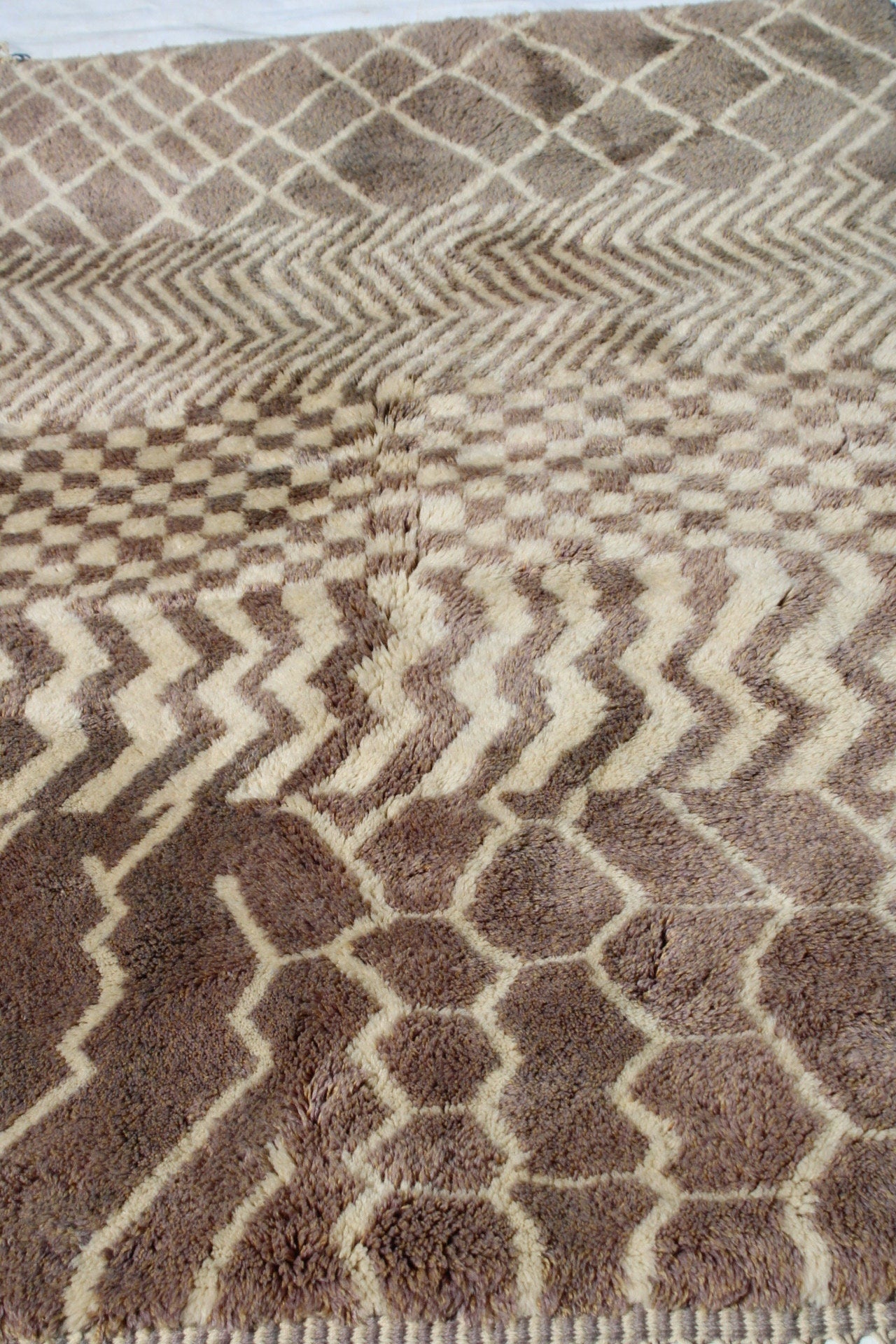 Beni Ourain Wool Rugs - Handcrafted Moroccan Treasures" size is 250x157 cm