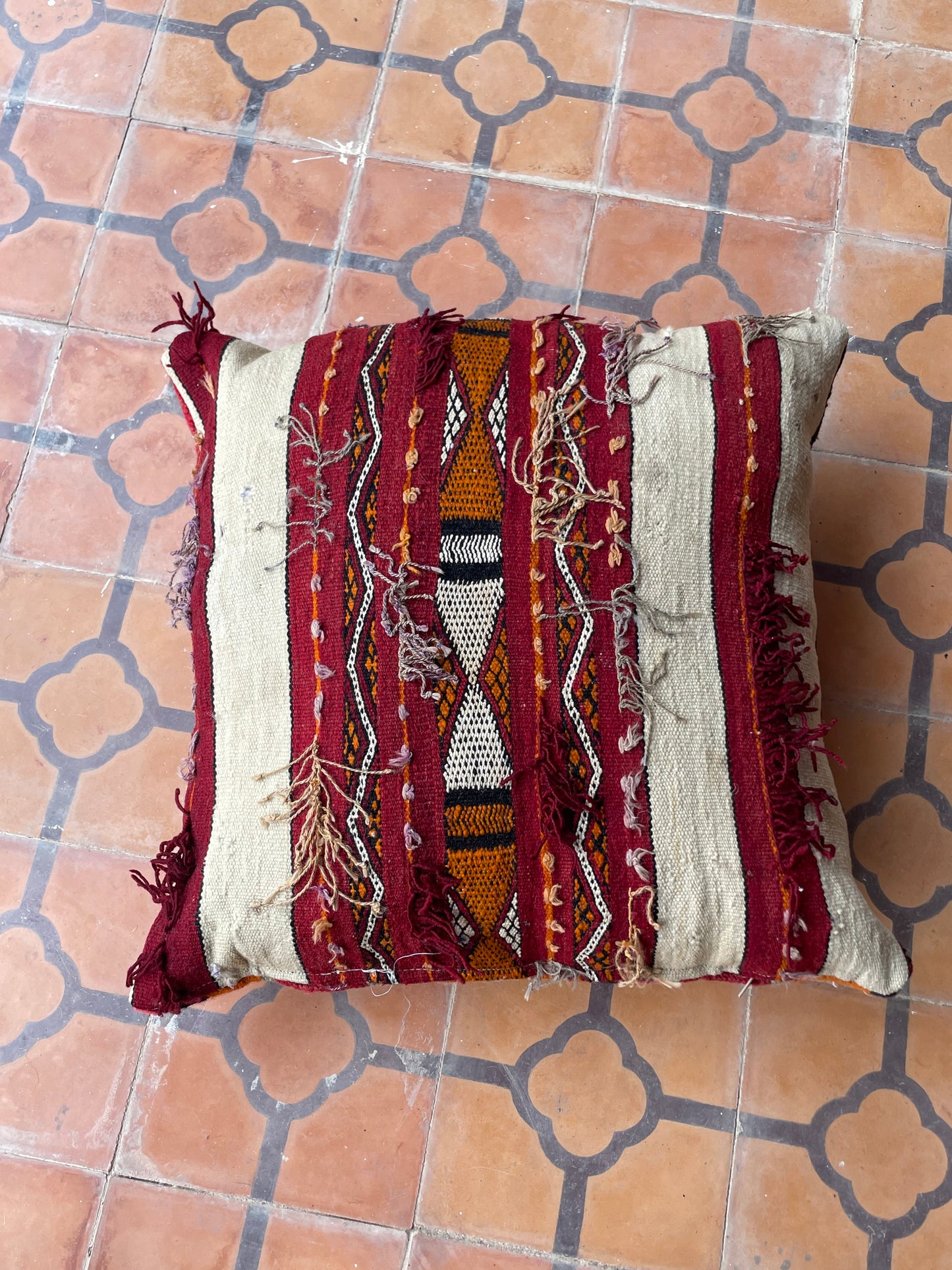 Handwoven Berber Wool Pillow – Authentic Moroccan Craftsmanship size 50x50 cm available to ship