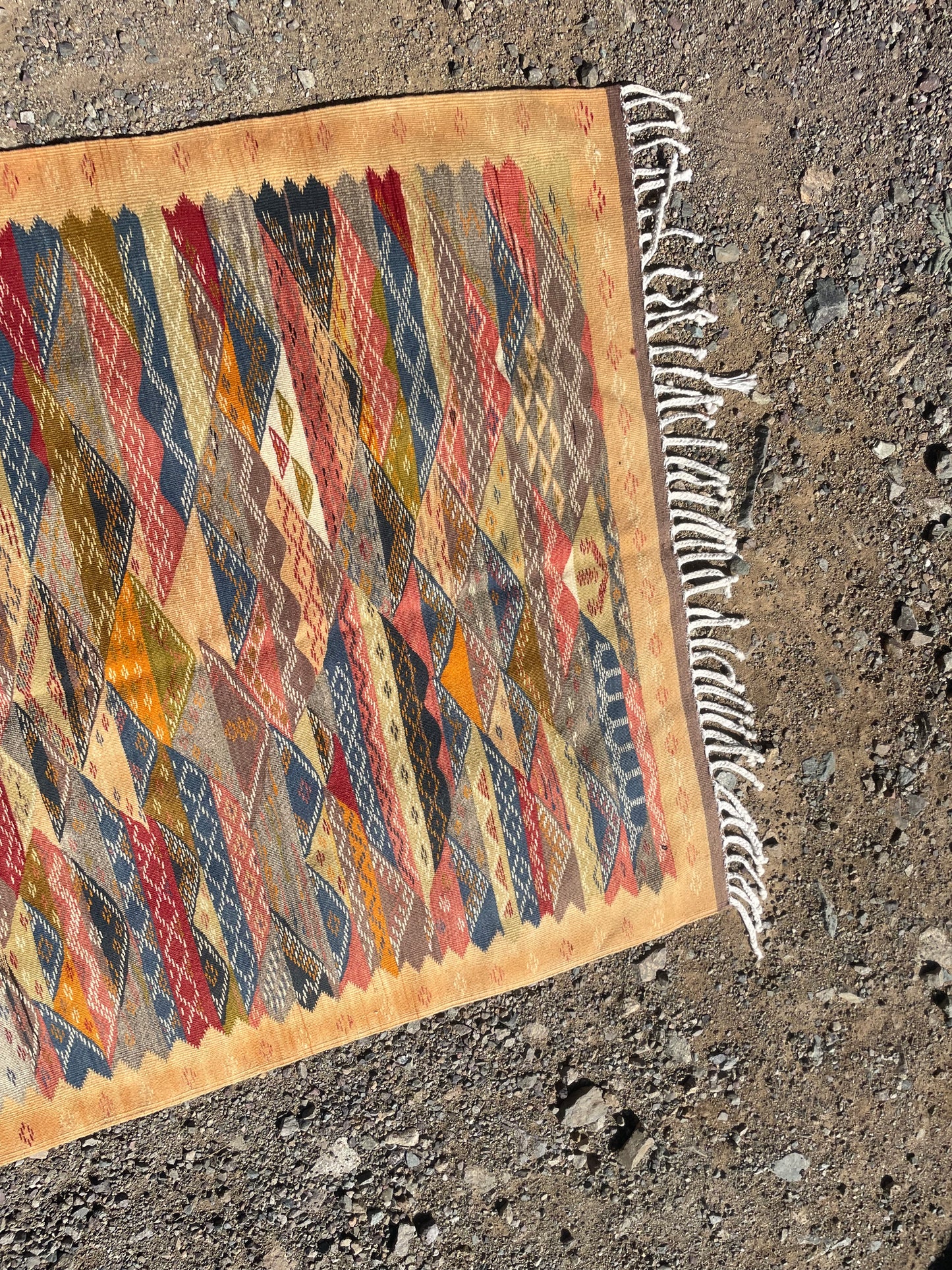 Authentic Moroccan Berber Kilim Rug  Picasso Taznakht T63. Handmade tribal rug, expertly woven with traditional craftsmanship 150x100 cm