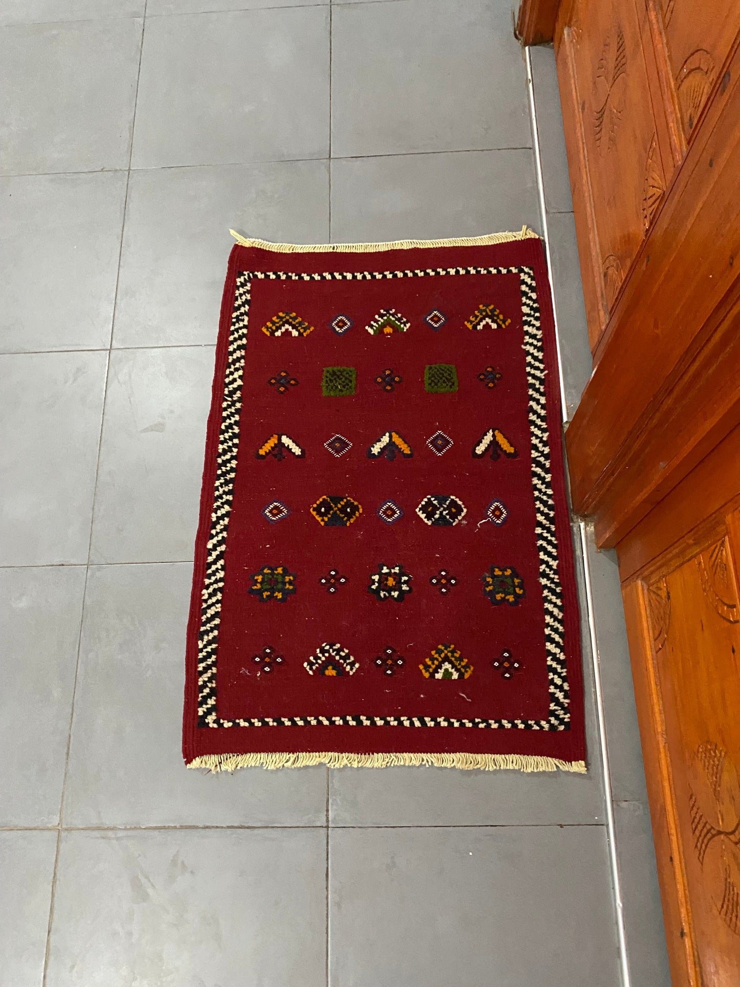 Moroccan  Kilim  handmade 100%wool berber  rugs  size is