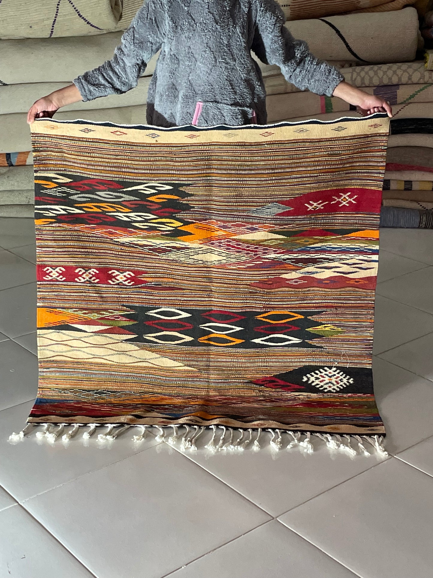 Handwoven Picasso-Style Wool Rug – 100x100 cm, Modern Art-Inspired, Reversible Design