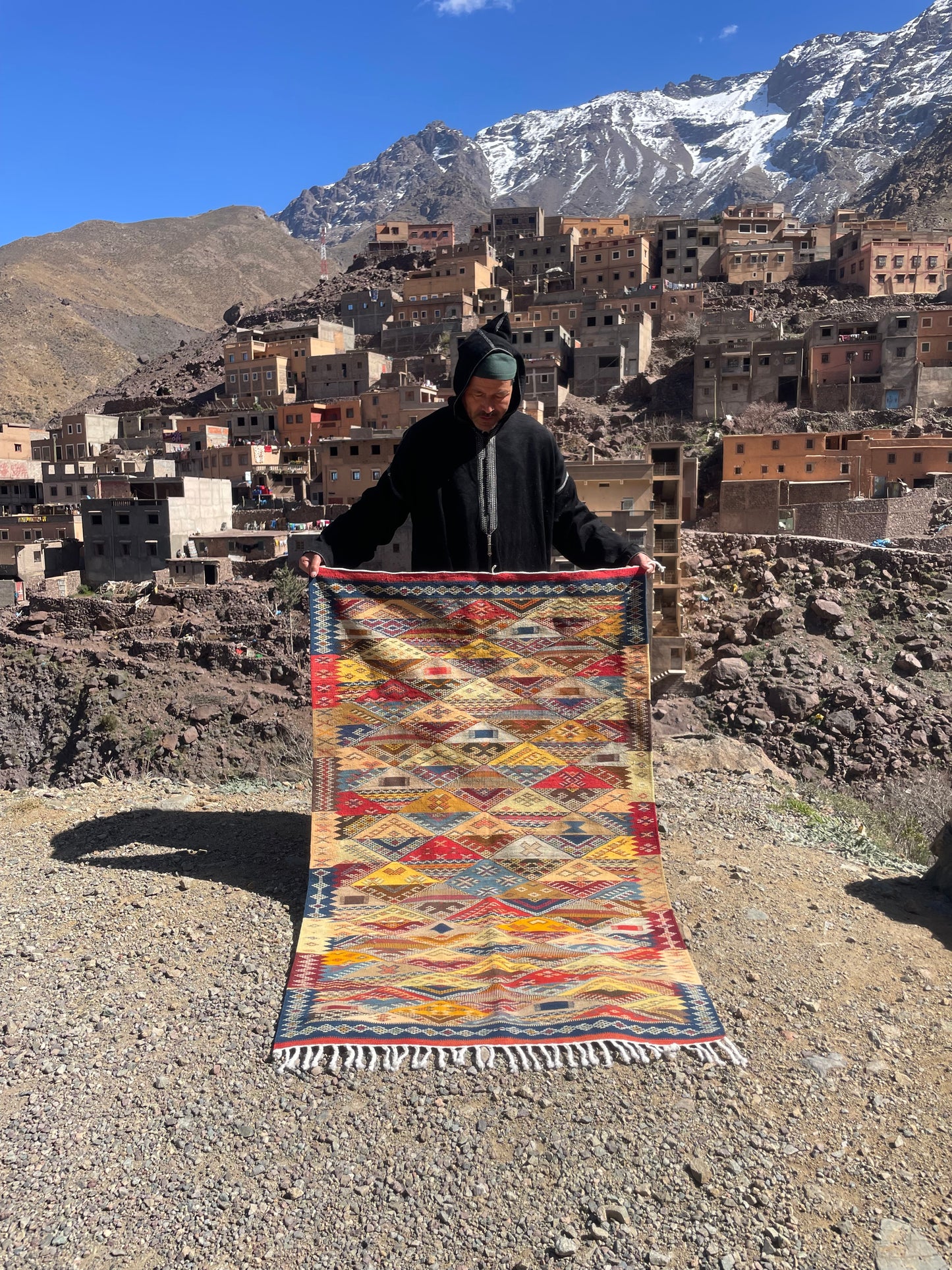 Authentic Moroccan Berber Kilim Rug  Picasso Taznakht T63. Handmade tribal rug, expertly woven with traditional craftsmanship 150x100 cm