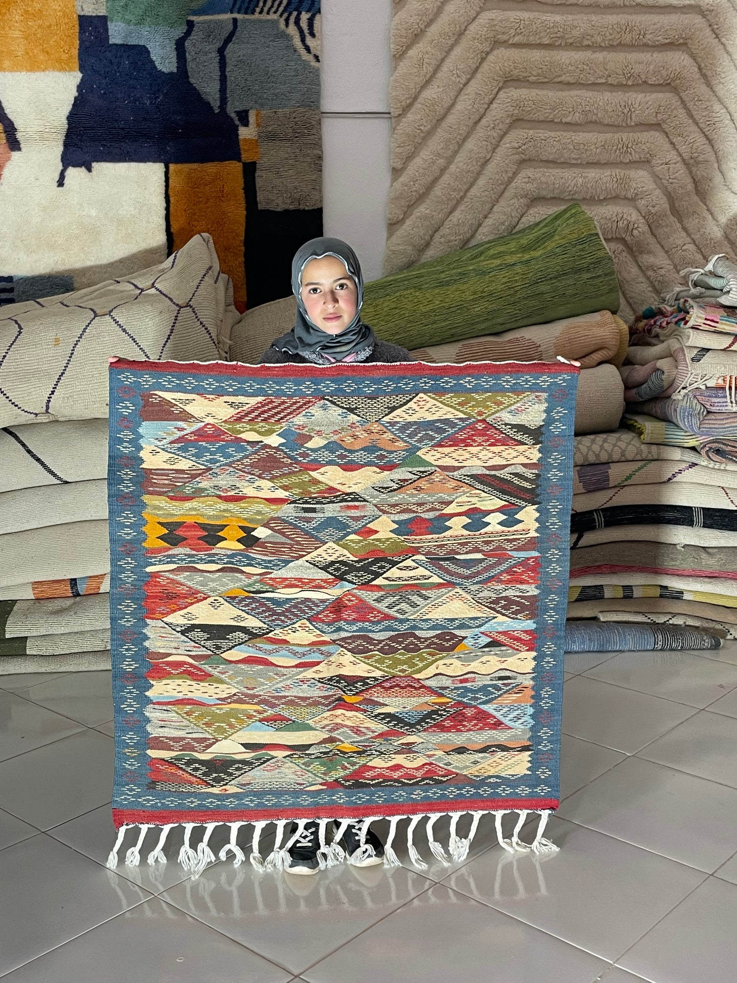 Modern Picasso Rug – 100x100 cm, High-Quality Wool, Artistic Abstract Pattern with Braided Fringes