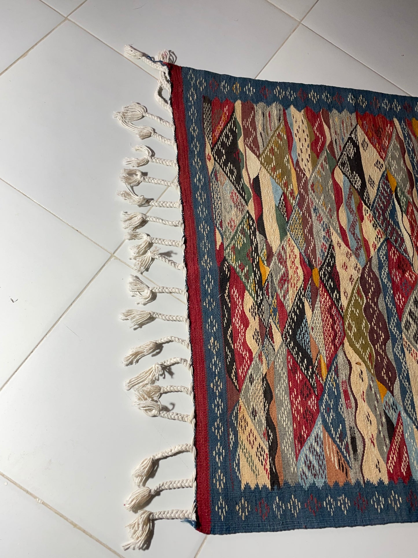 Modern Picasso Rug – 100x100 cm, High-Quality Wool, Artistic Abstract Pattern with Braided Fringes