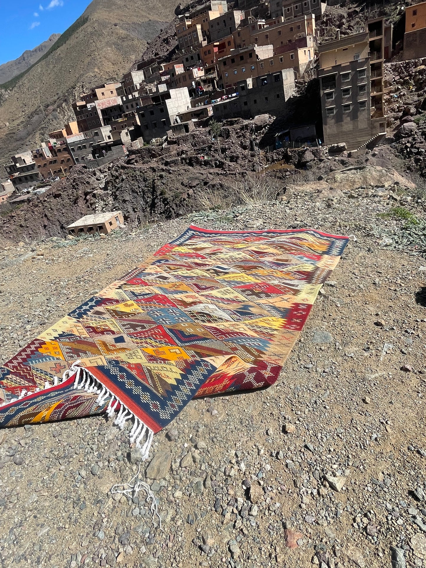 Authentic Moroccan Berber Kilim Rug  Picasso Taznakht T63. Handmade tribal rug, expertly woven with traditional craftsmanship 150x100 cm