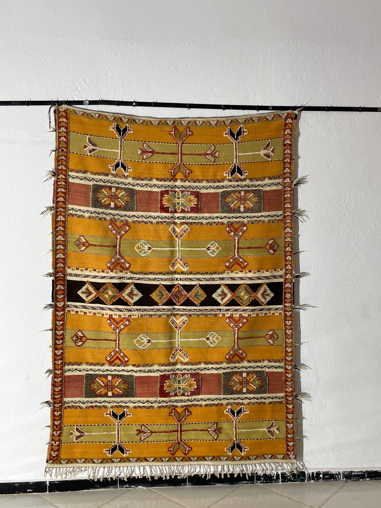 Glaoui Moroccan Rug – 4.26 ft × 6.56 ft (130 × 200 cm) – Handwoven Berber Wool Carpet