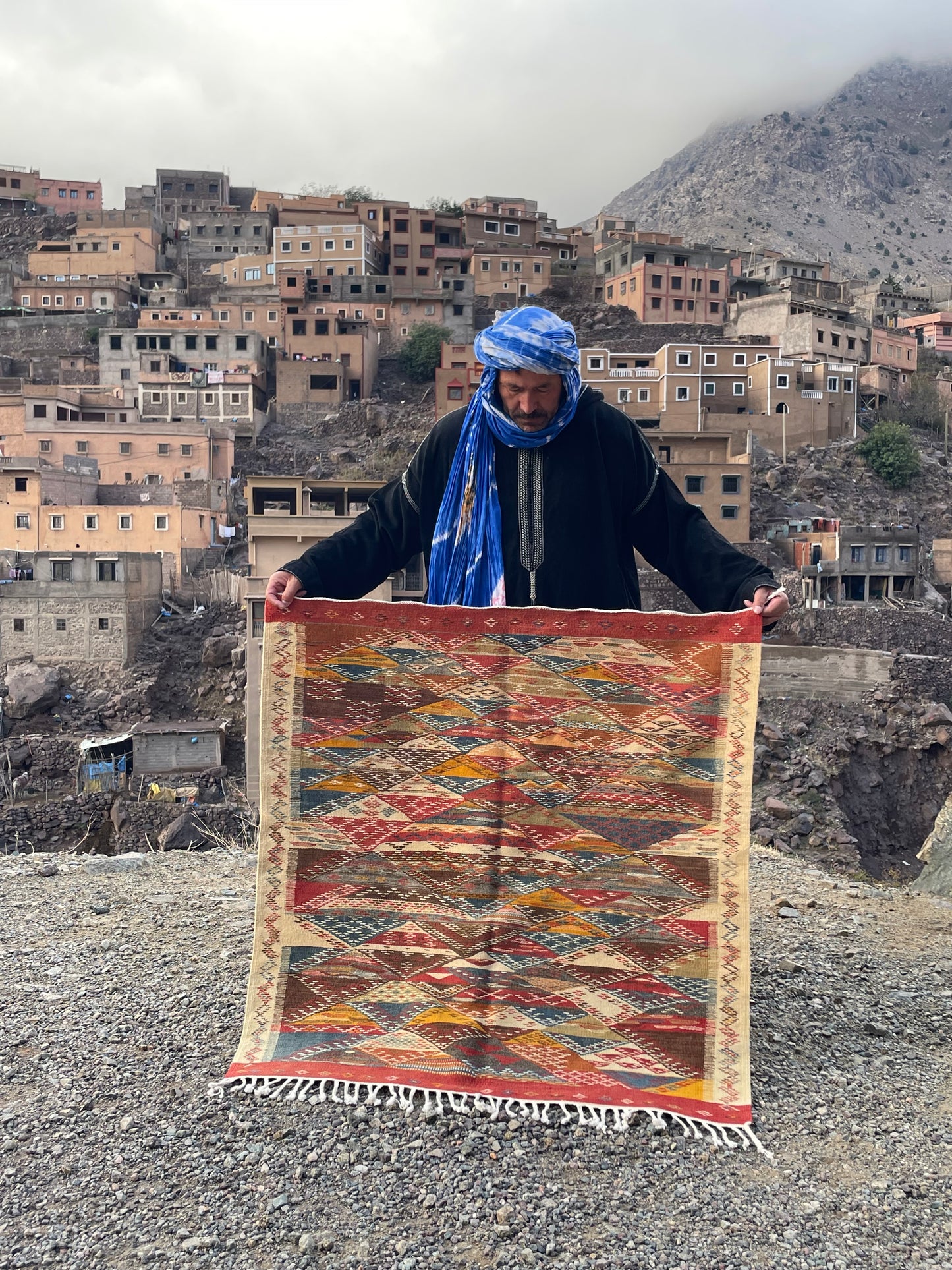 Picasso-Inspired Wool Carpet – 100x100 cm (3.3x3.3 ft), Abstract Design with Braided Fringe