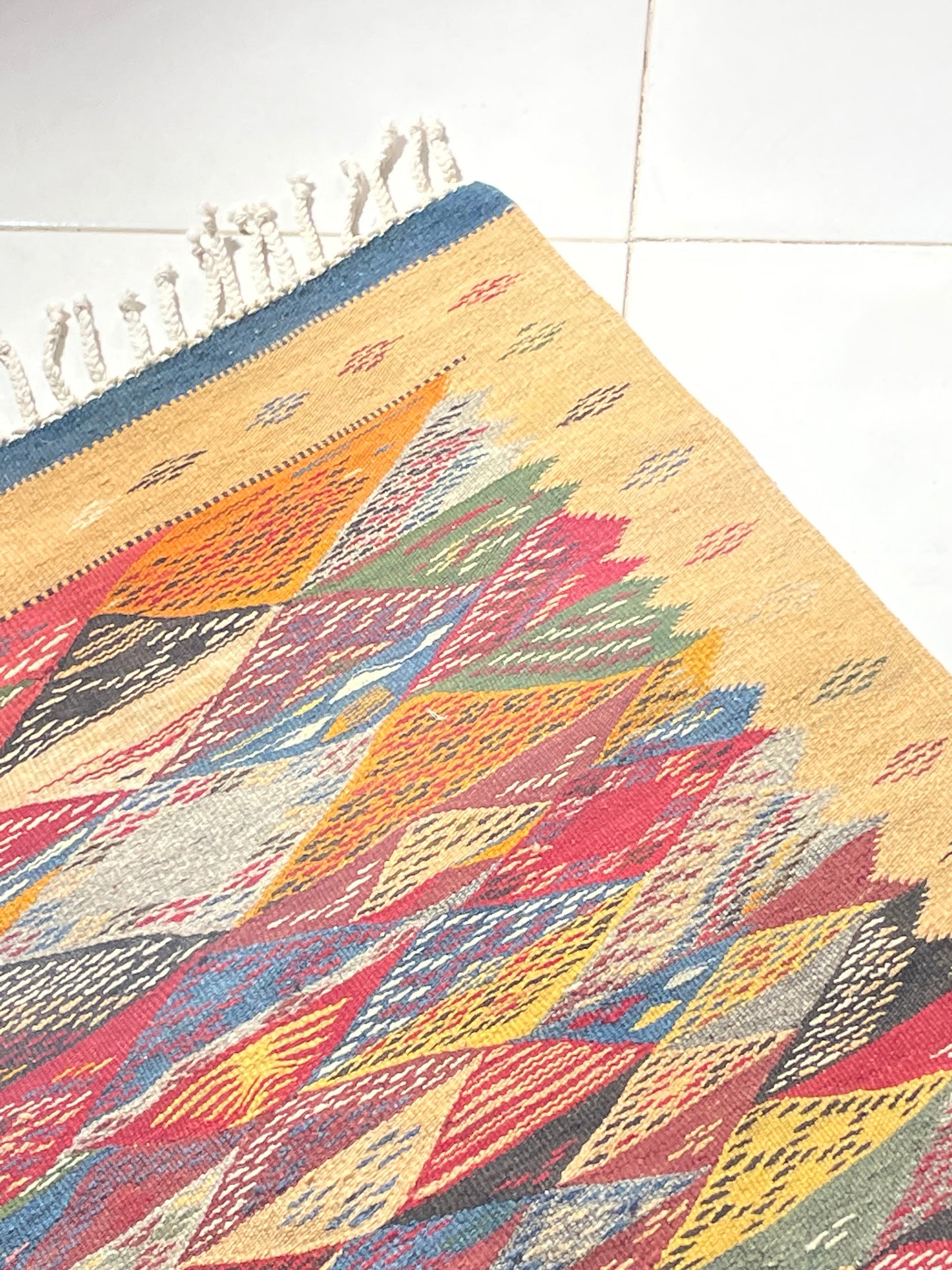 Modern Picasso Art Carpet – 120x70 cm (3.9 x 2.3 ft), Reversible Wool Rug with Artistic Pattern