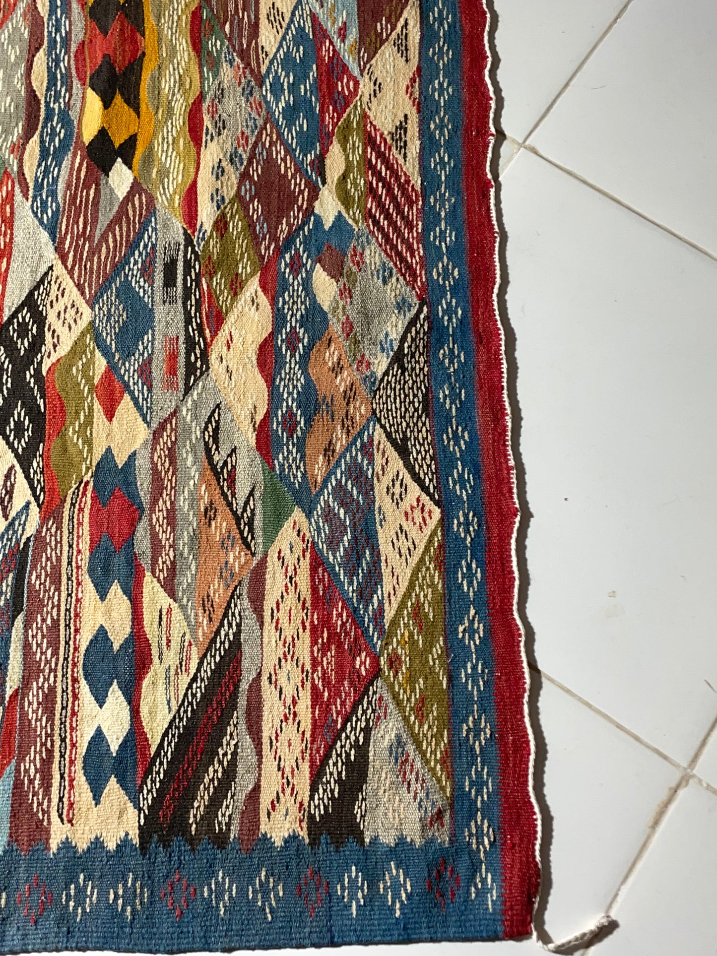 Modern Picasso Rug – 100x100 cm, High-Quality Wool, Artistic Abstract Pattern with Braided Fringes