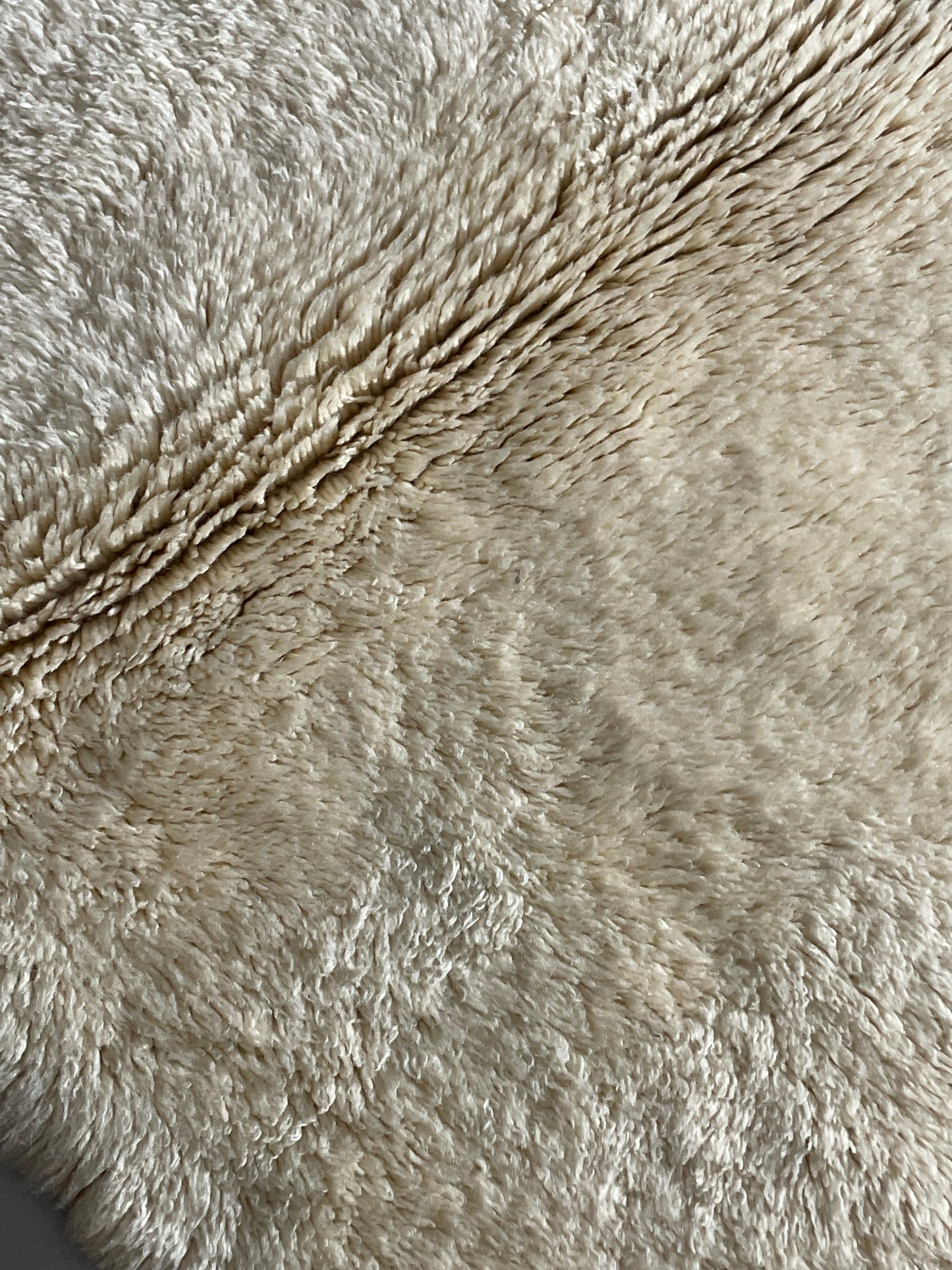 Authentic Beni Imlil Moroccan Rug – Thick Wool Ivory Carpet – Handmade in Atlas Mountains size 120x70 cm