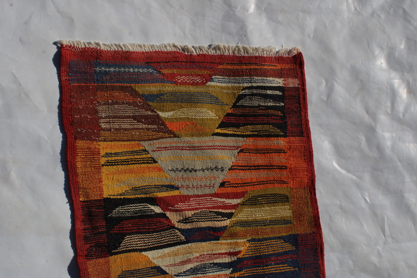 Picasso Berber kilim, Alfombra marroquí tejida a mano, Alfombra bereber abstracta, (110x68 Cm)