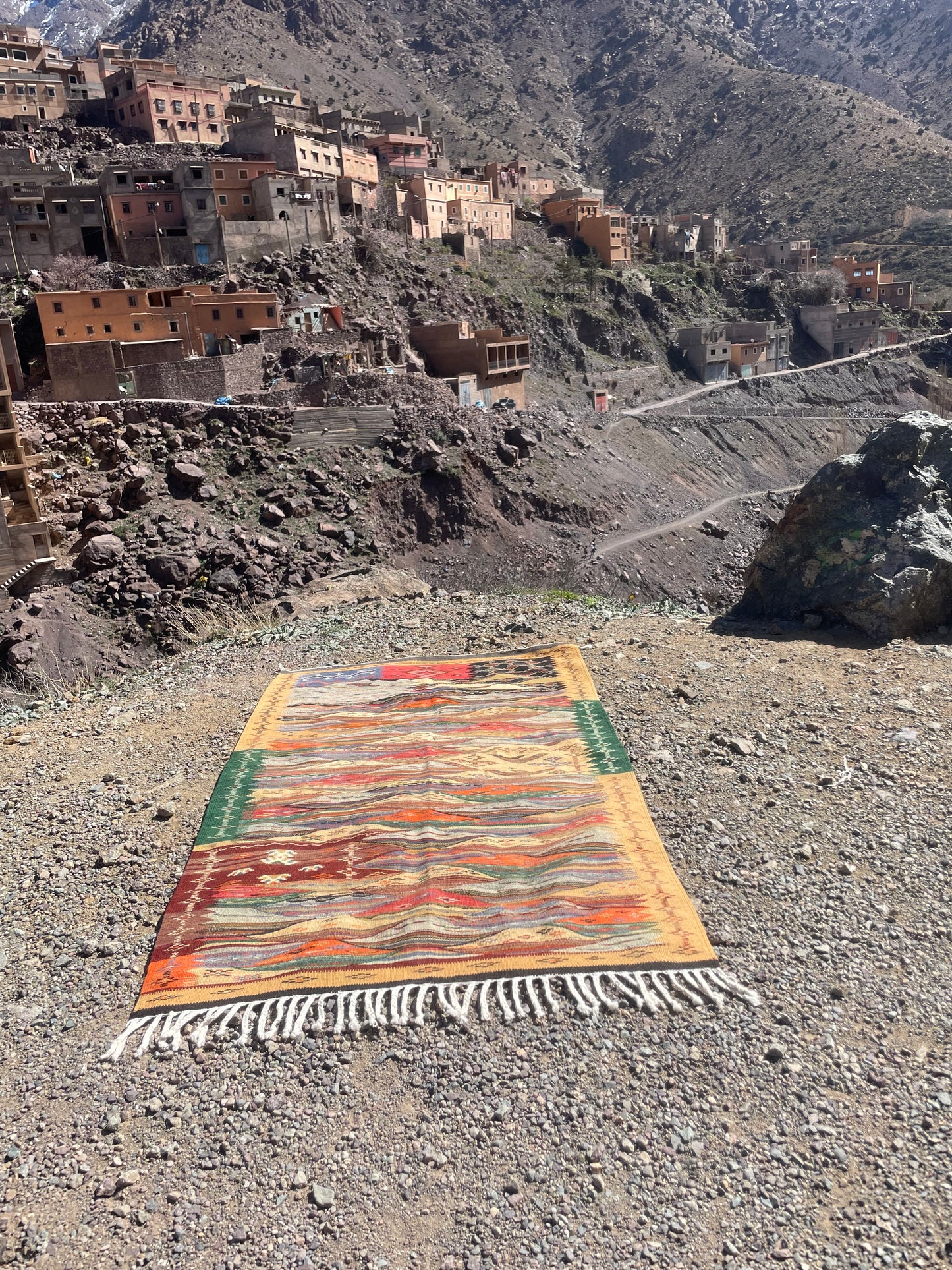 Authentic Moroccan Berber Kilim Rug  Picasso Taznakht T63. Handmade tribal rug, expertly woven with traditional craftsmanship 150x100 cm