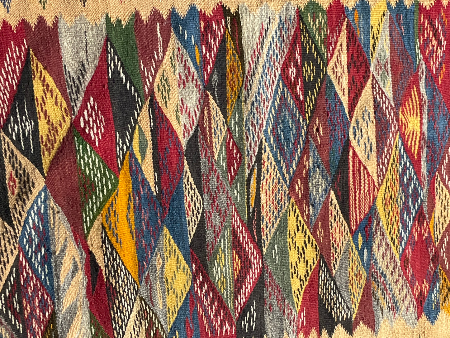 Modern Picasso Art Carpet – 120x70 cm (3.9 x 2.3 ft), Reversible Wool Rug with Artistic Pattern