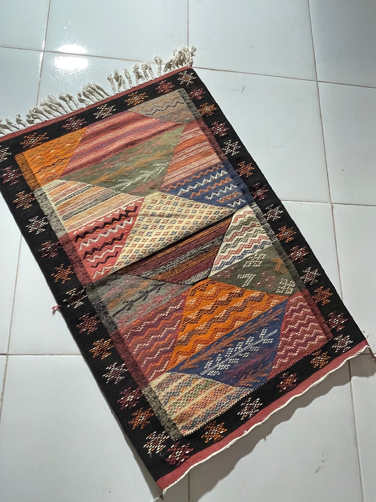 Moroccan Picasso Abstract Kilim – Artisan Woven Rug 120x100 cm