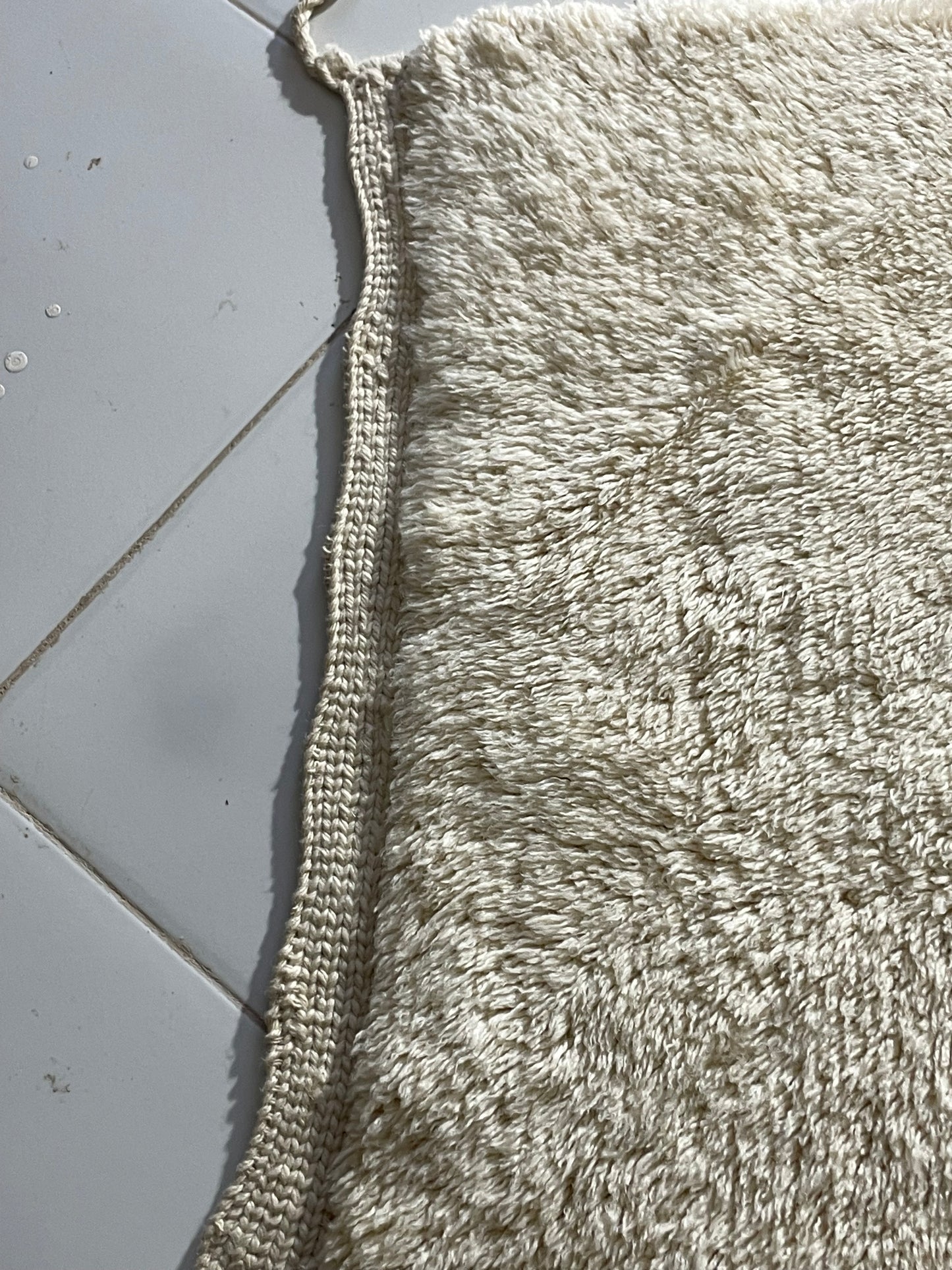 Authentic Beni Imlil Moroccan Rug – Thick Wool Ivory Carpet – Handmade in Atlas Mountains size 120x70 cm