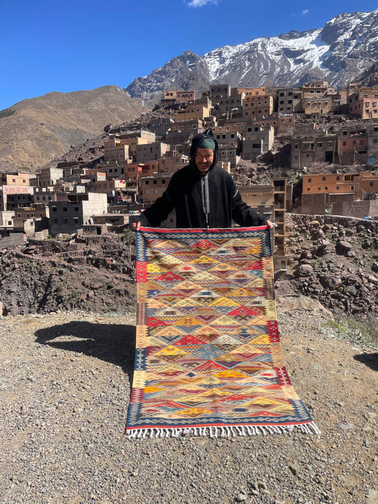 Authentic Moroccan Berber Kilim Rug  Picasso Taznakht T63. Handmade tribal rug, expertly woven with traditional craftsmanship 150x100 cm