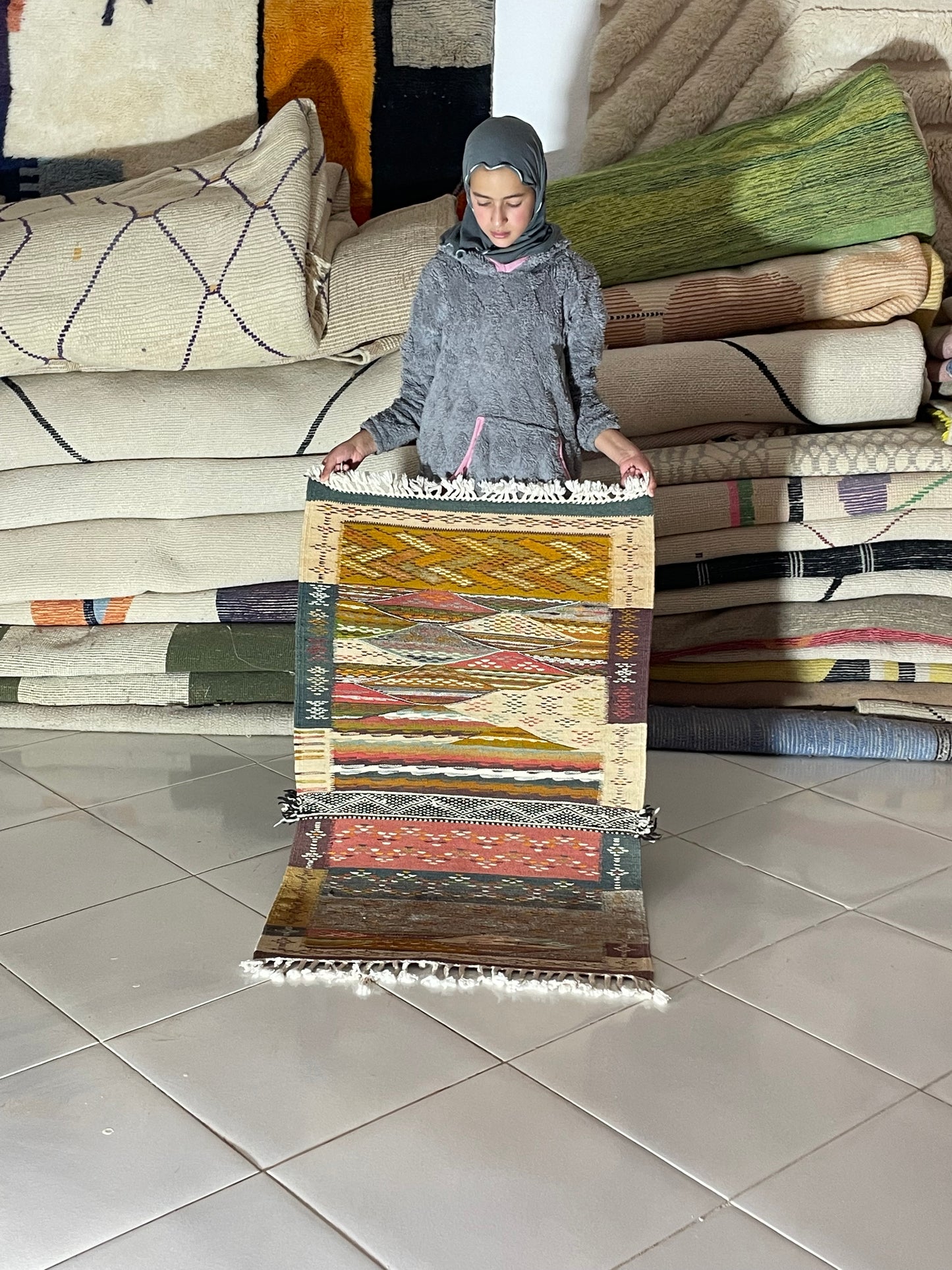 Handwoven Picasso-Style Wool Rug – 120x70 cm (3.9 x 2.3 ft), Luxury Abstract Decorative Carpet