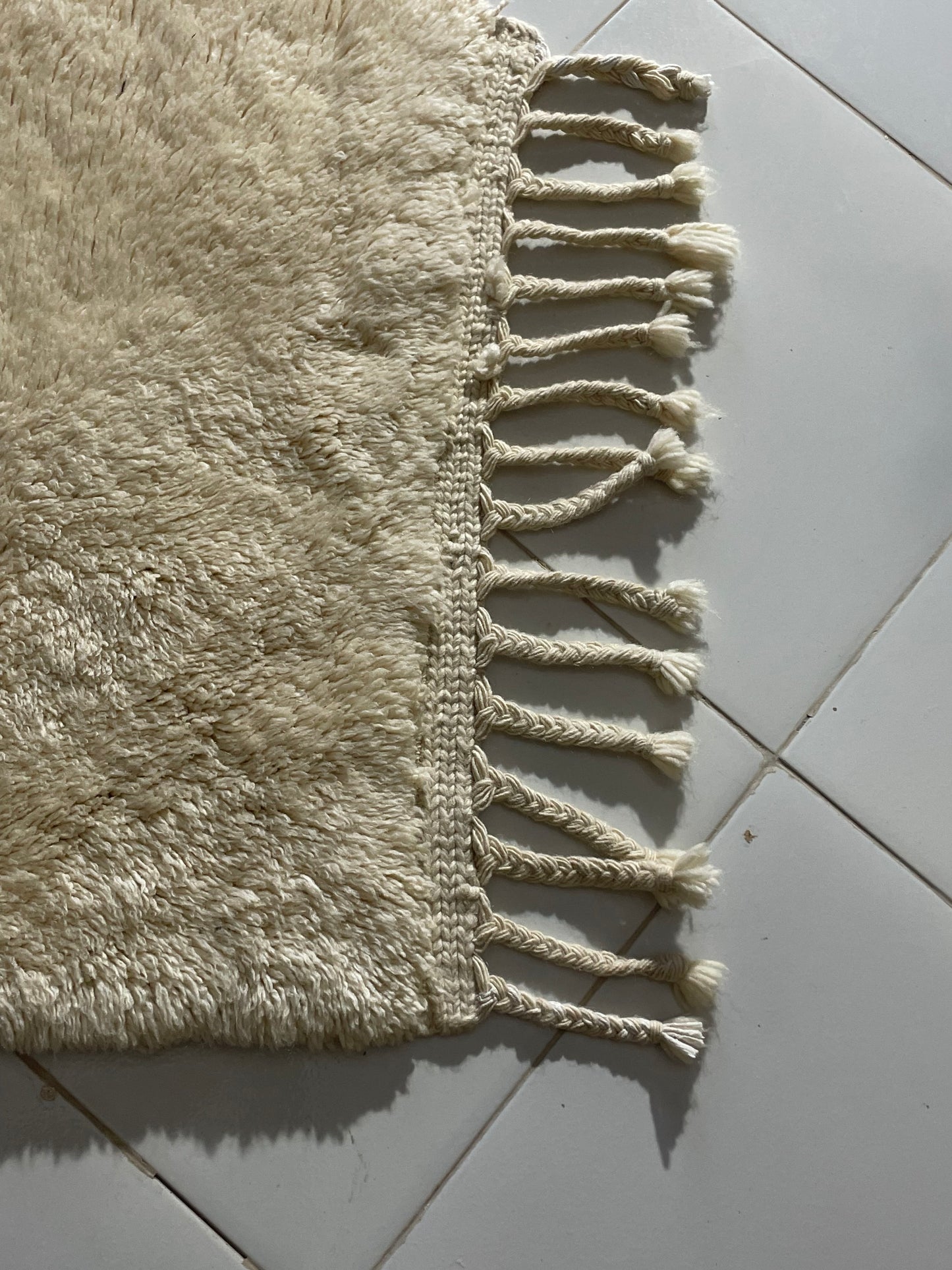 Authentic Beni Imlil Moroccan Rug – Thick Wool Ivory Carpet – Handmade in Atlas Mountains size 120x70 cm