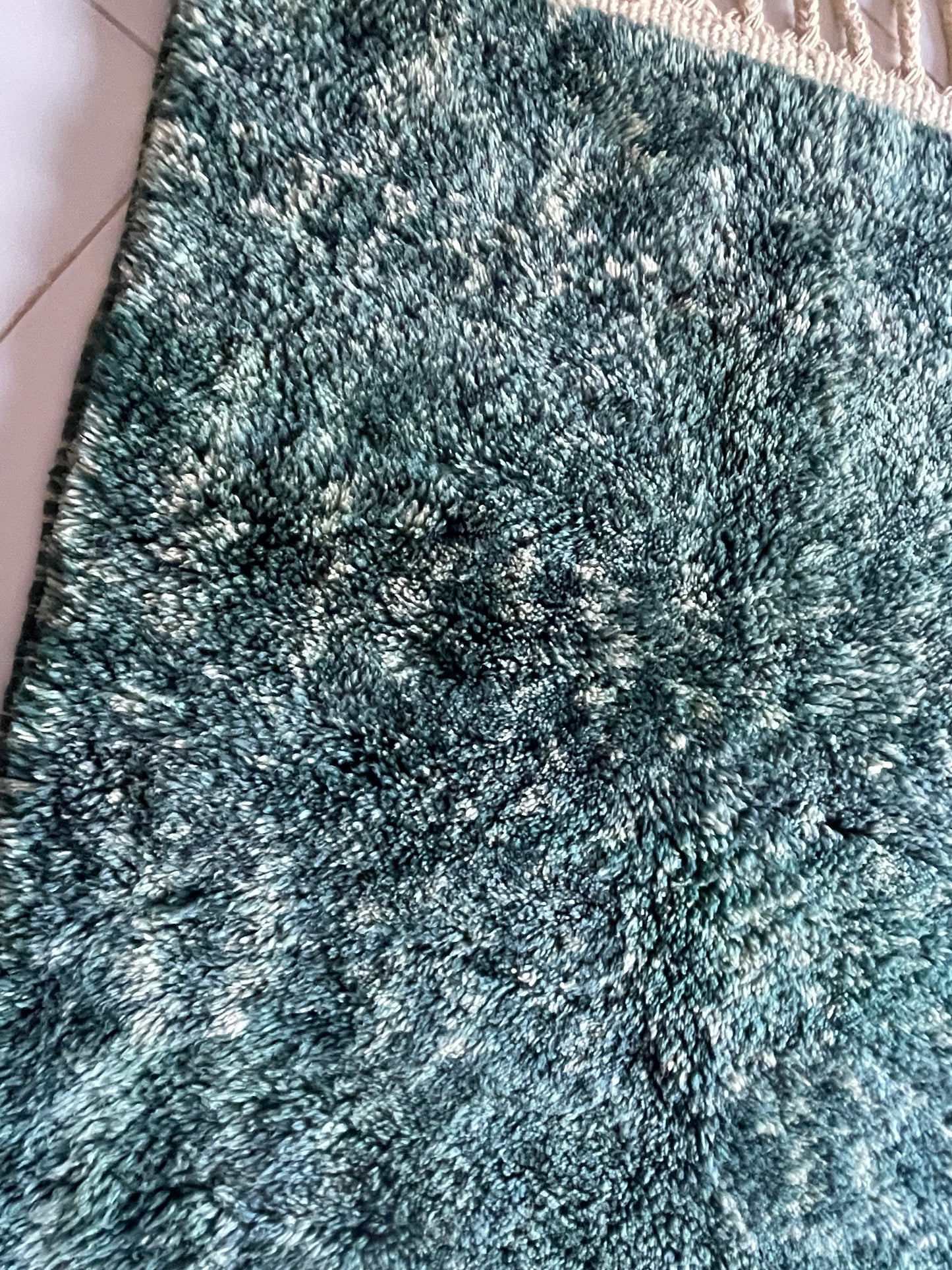 Cloudy Sky Moroccan Rug - Luxury Shag Area Rug, Soft Plush Boho Decor, Handcrafted Neutral Carpet for Living Room or Bedroom" size 200x150 cm