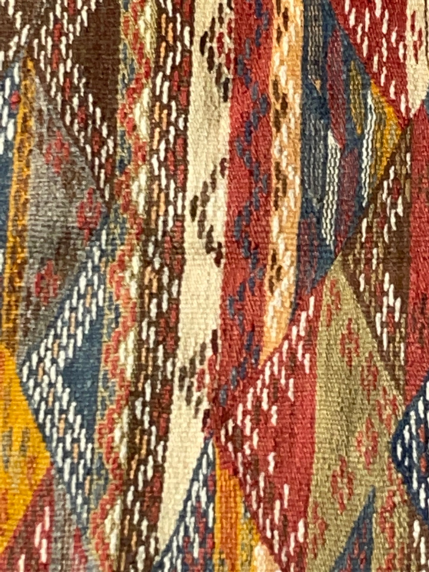 Picasso-Inspired Wool Carpet – 100x100 cm (3.3x3.3 ft), Abstract Design with Braided Fringe