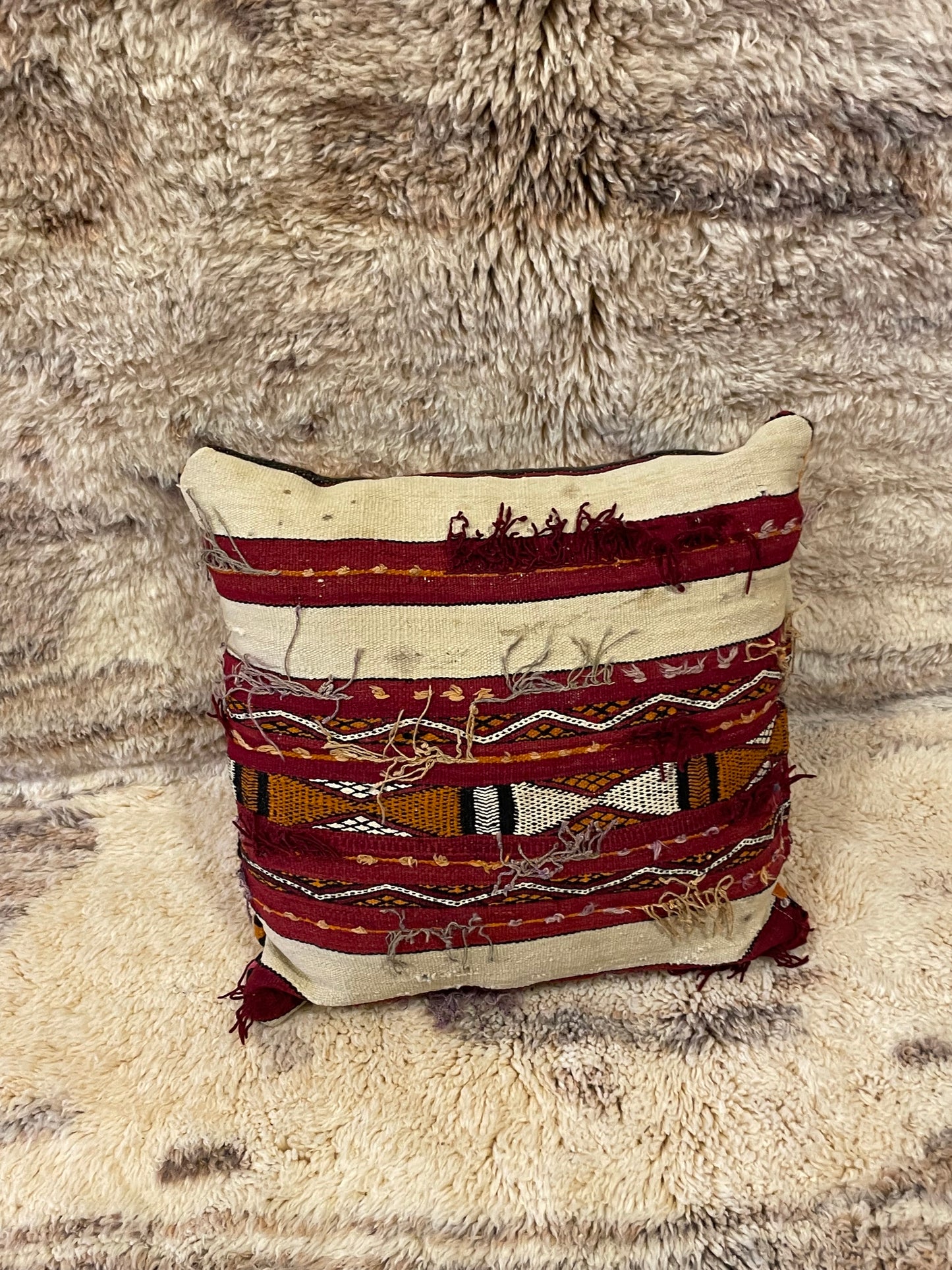 Handwoven Berber Wool Pillow – Authentic Moroccan Craftsmanship size 50x50 cm available to ship